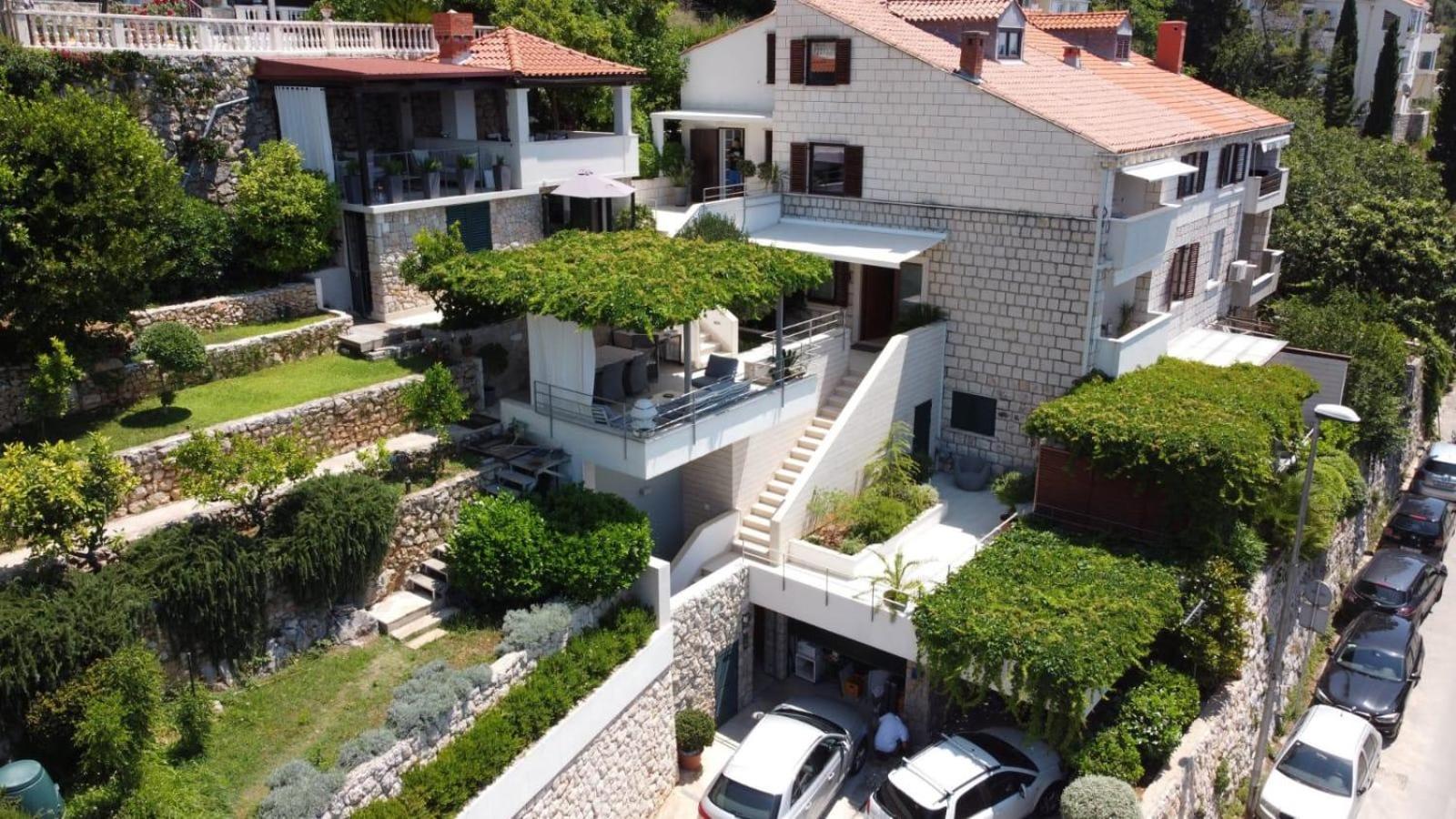 Villa King