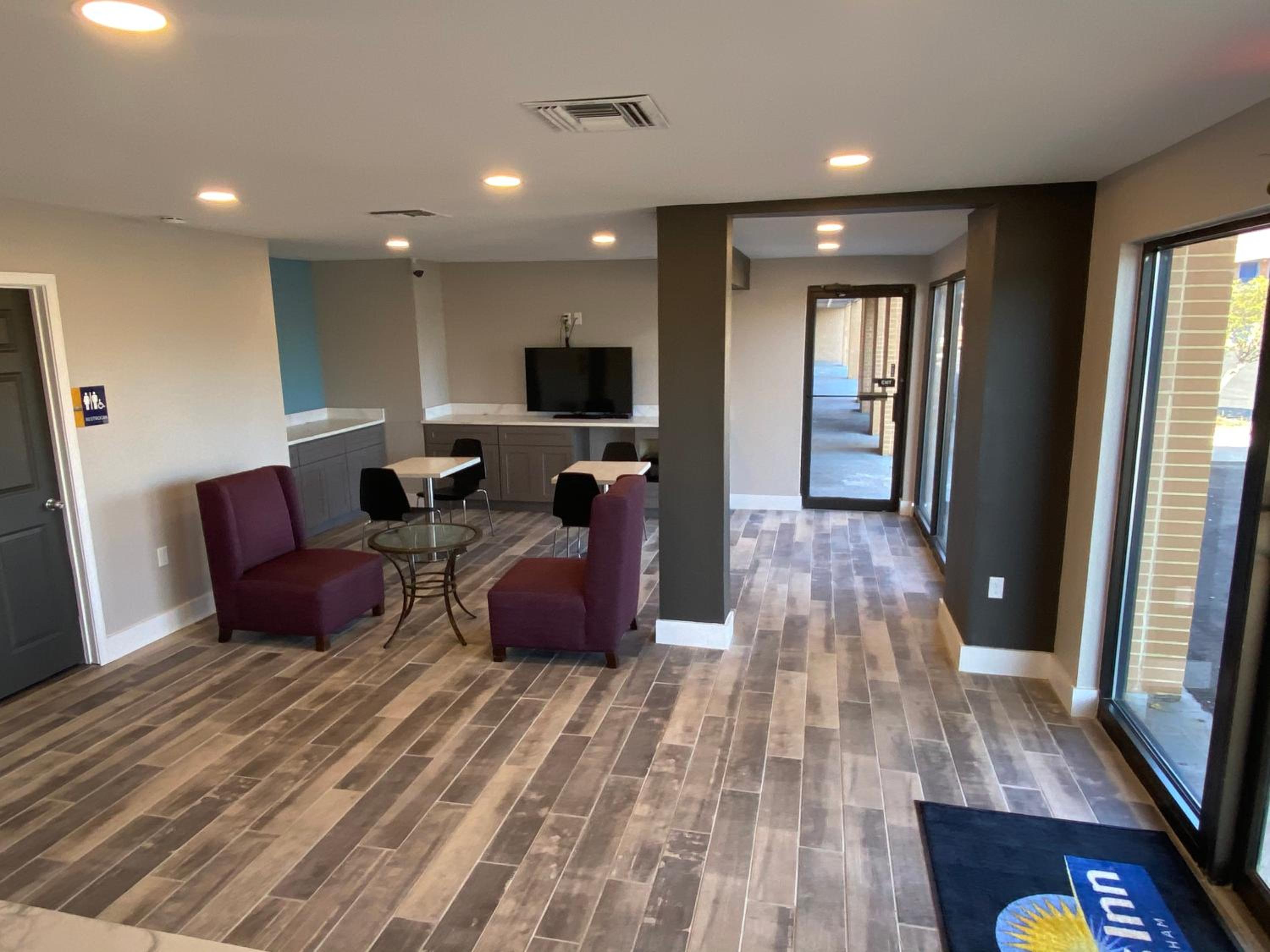 HomeLodge Newnan view 3