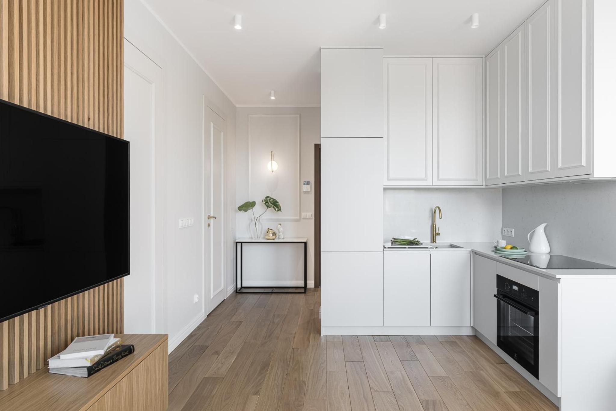 White Superior by OneApartments view 2
