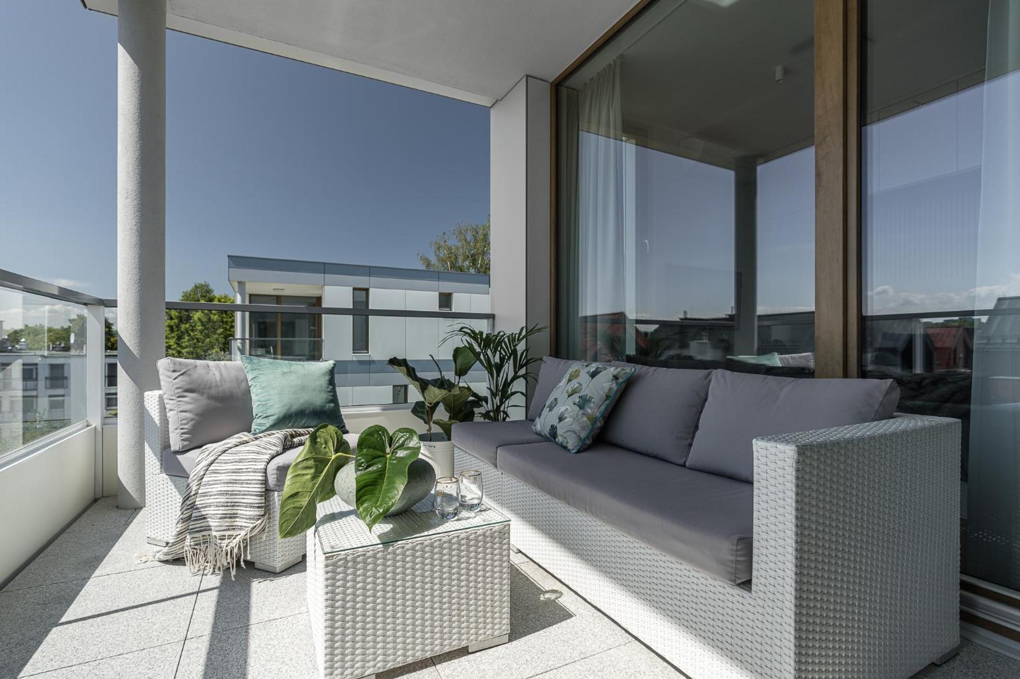 White Superior by OneApartments view 5