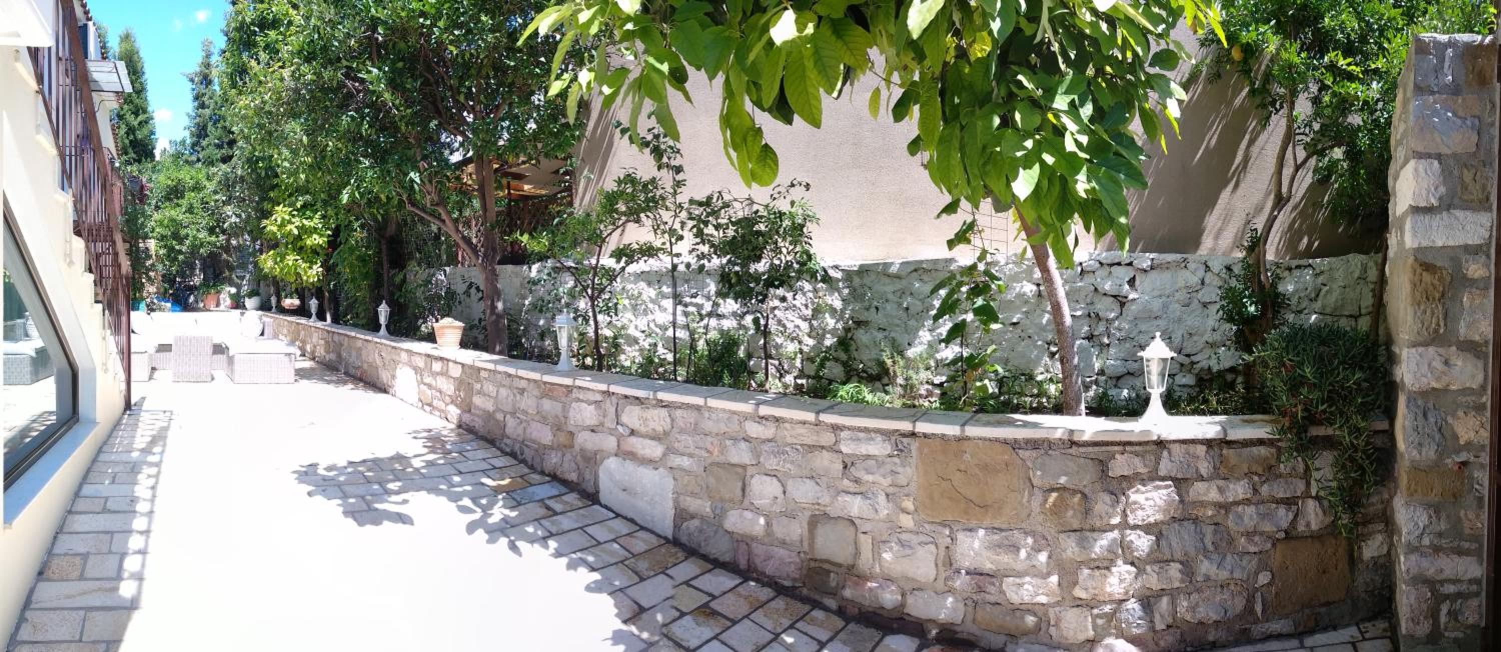 Naupactus unique harbor apartment in a stone house!