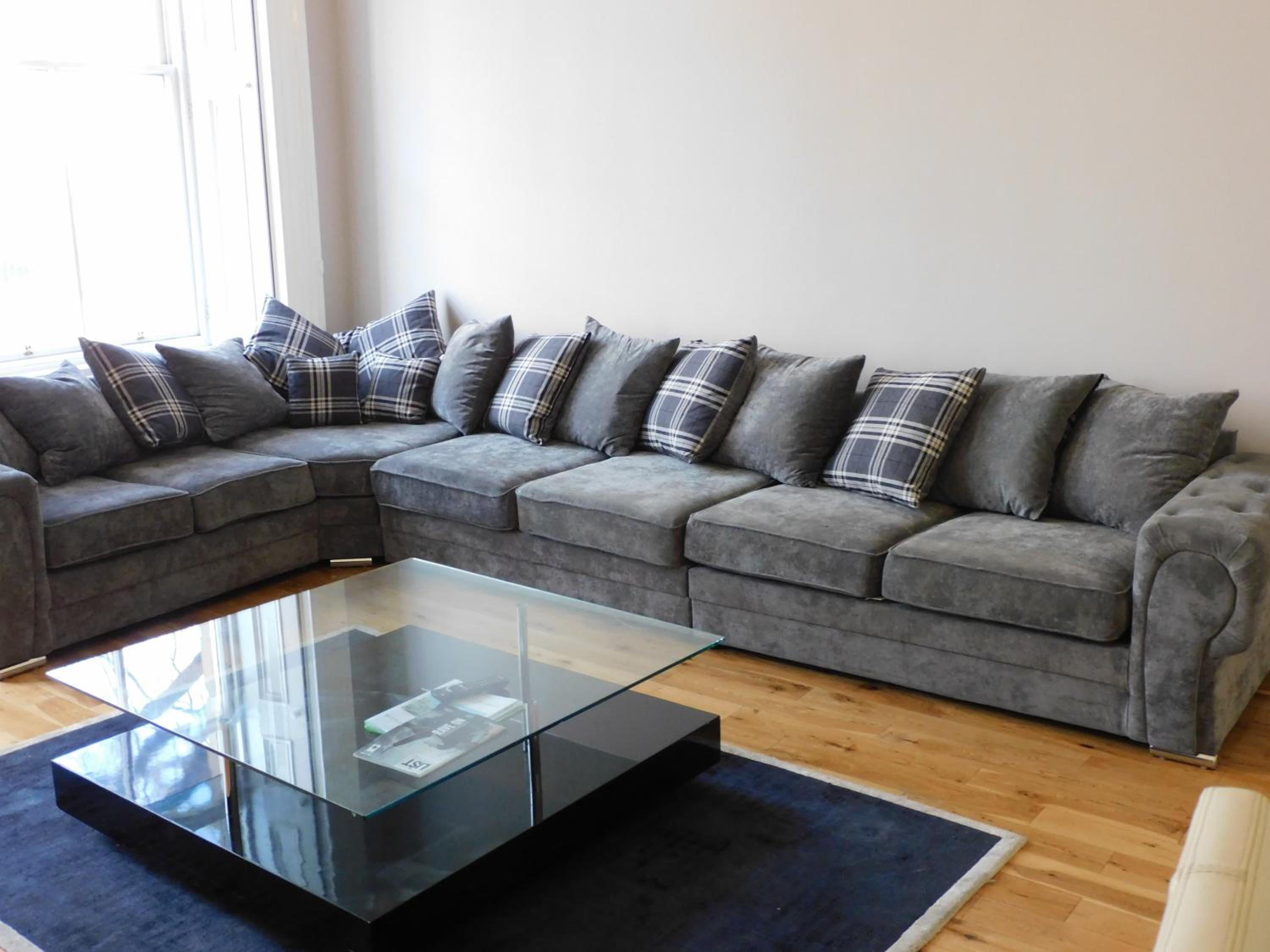 WEST END - Stunning, spacious, 3 bedroom, main door flat with private parking view 3