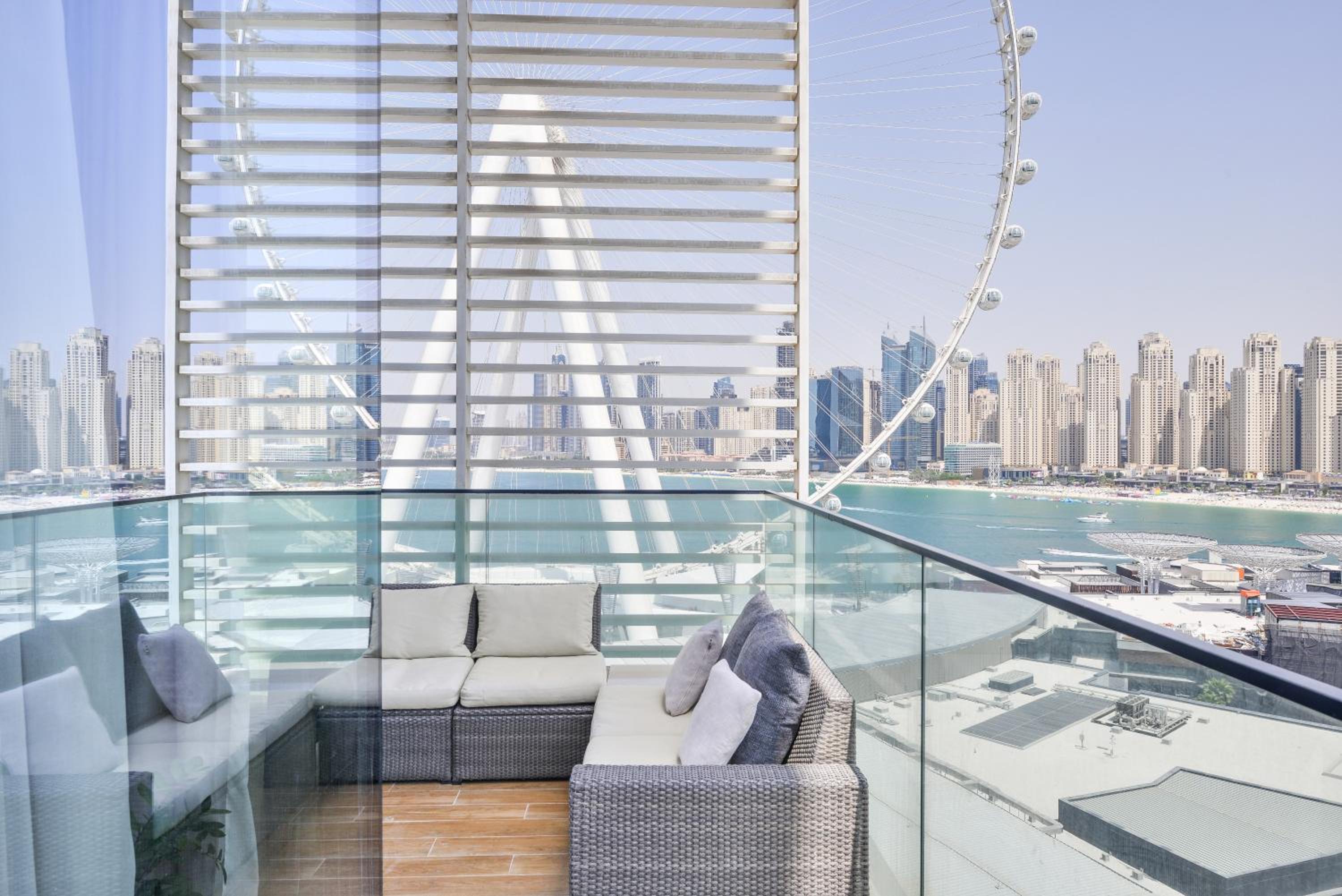 Hotel Spectacular 3 BR condo with maids room facing the Dubai Eye - Image 1