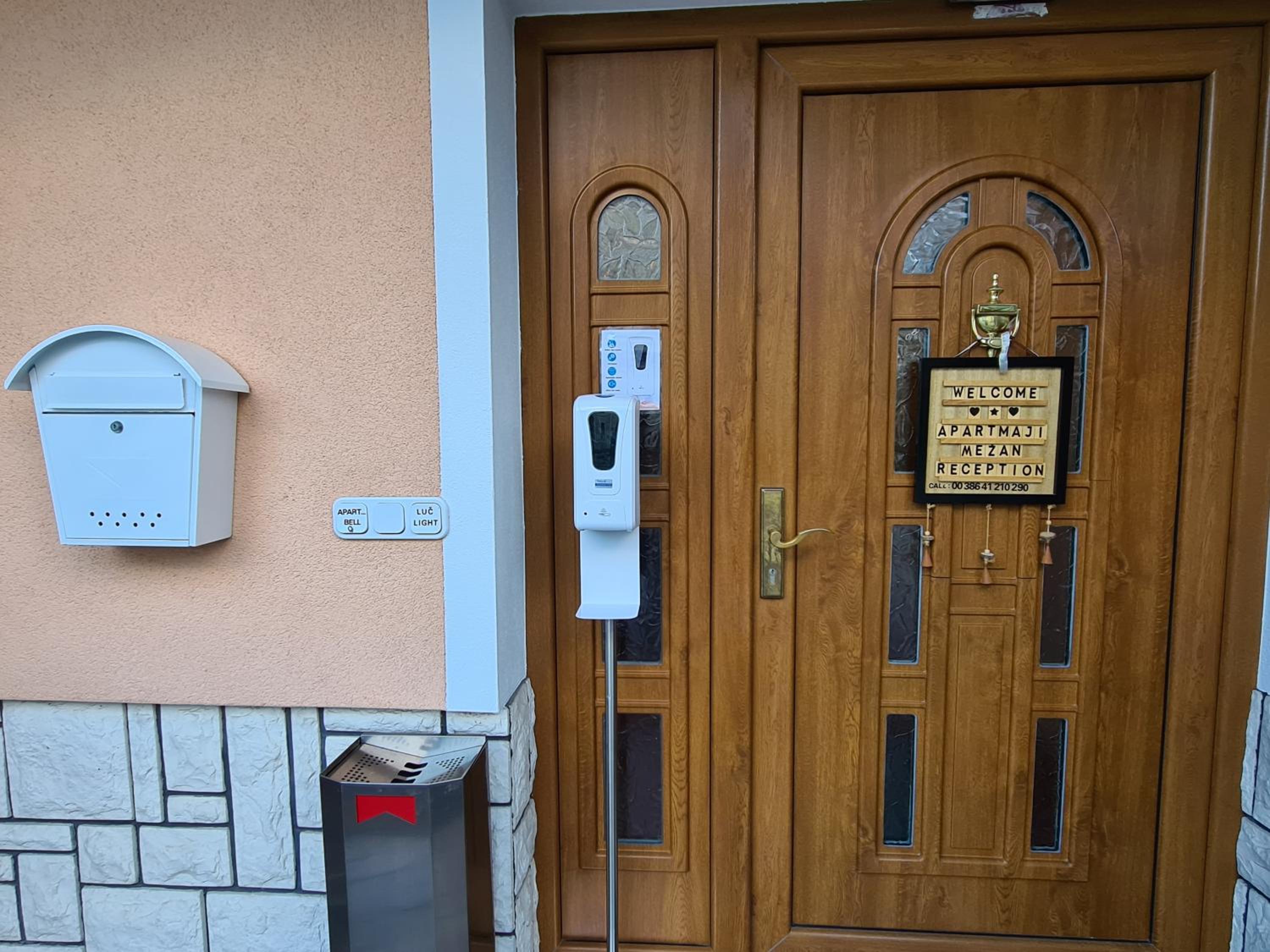 Apartmaji Mežan