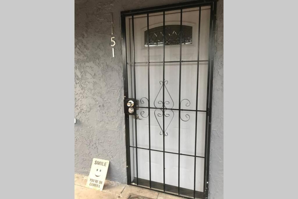 2bed 1bath close to downtown LB, LA and OC. view 2