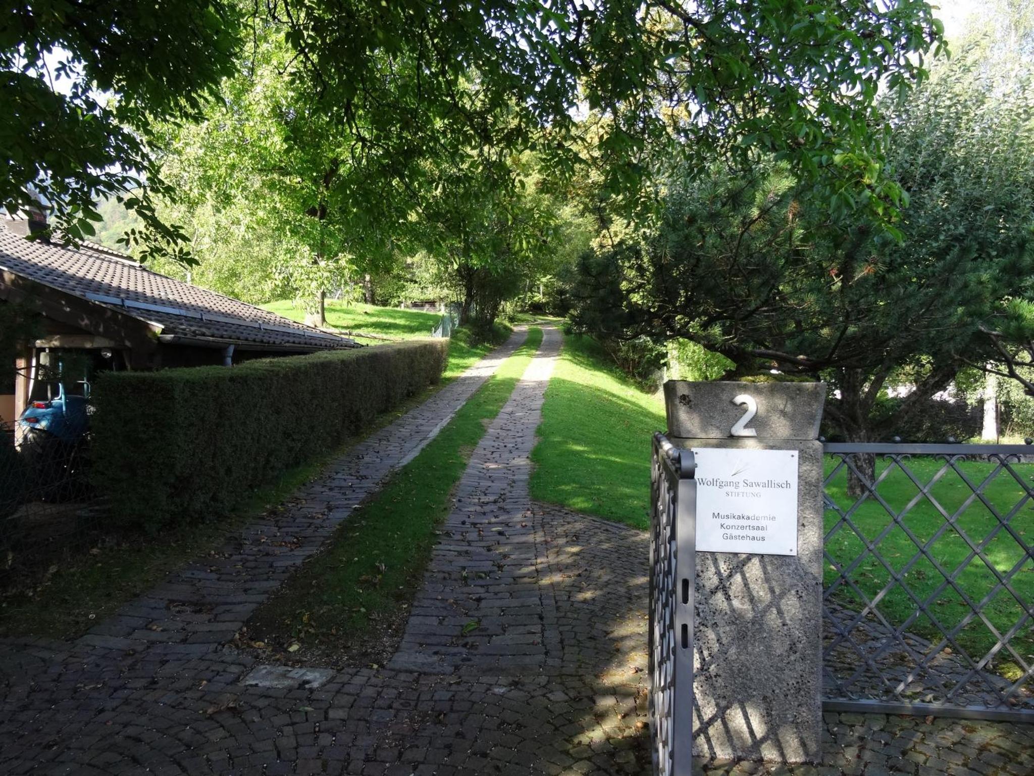 Photo 10
