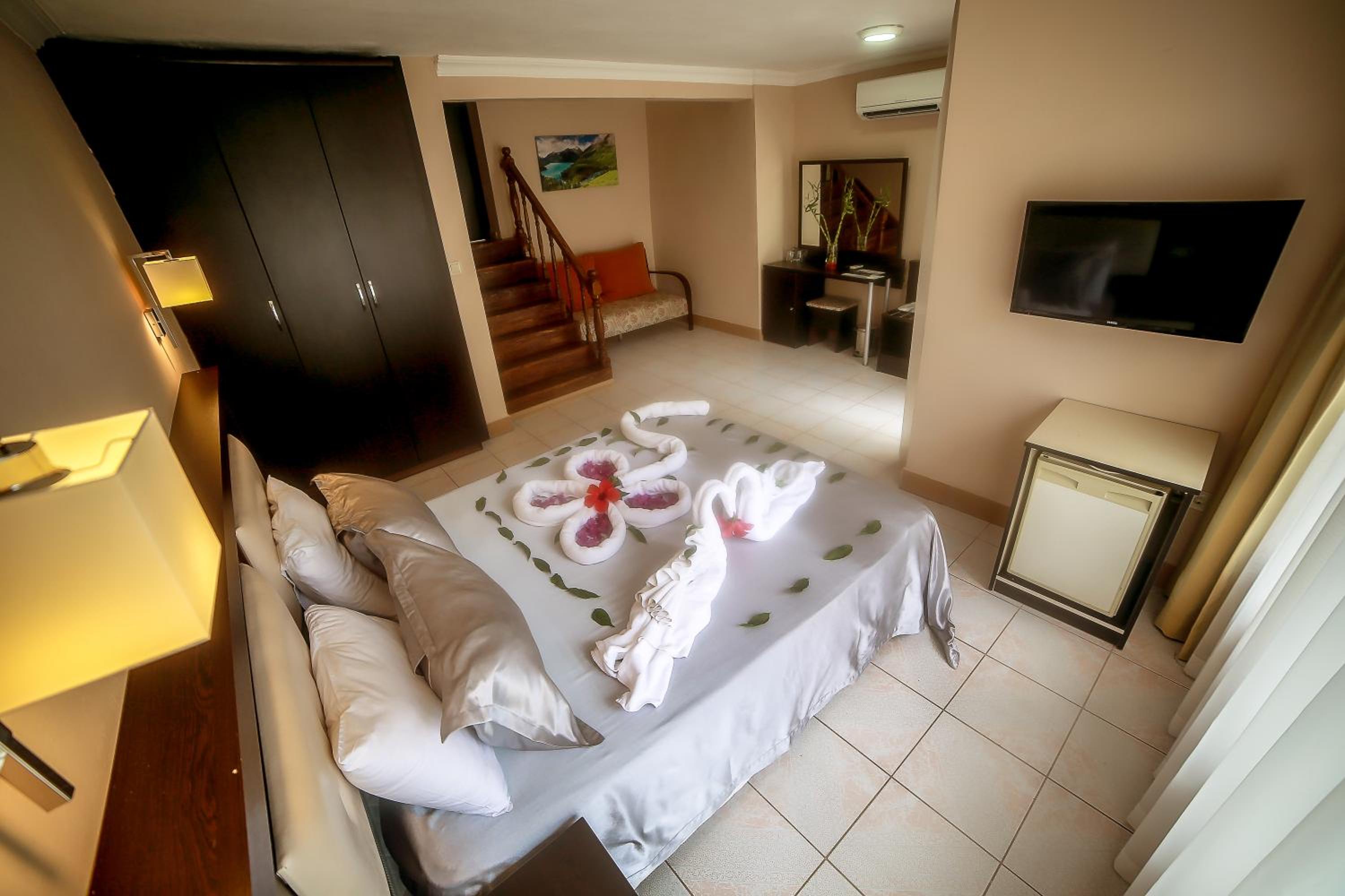 MERİDİA BEACH HOTEL