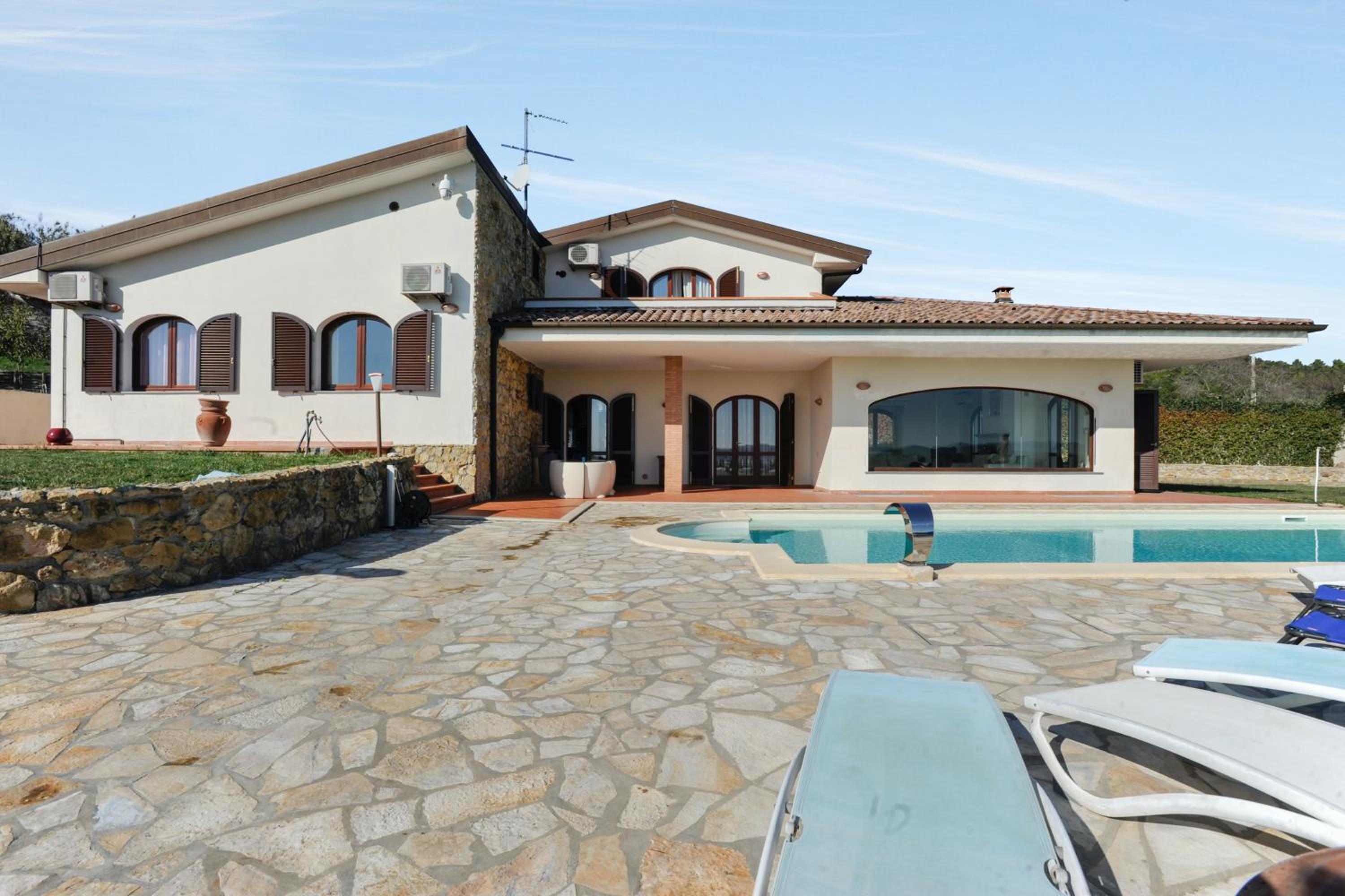 Contemporary Villa in Castellaccio with Private Pool