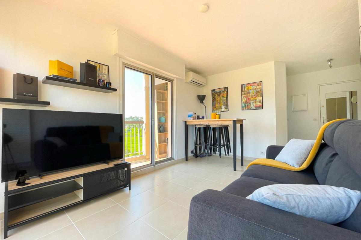 Beautiful Apartment With Private Pool And Balcony! view 4