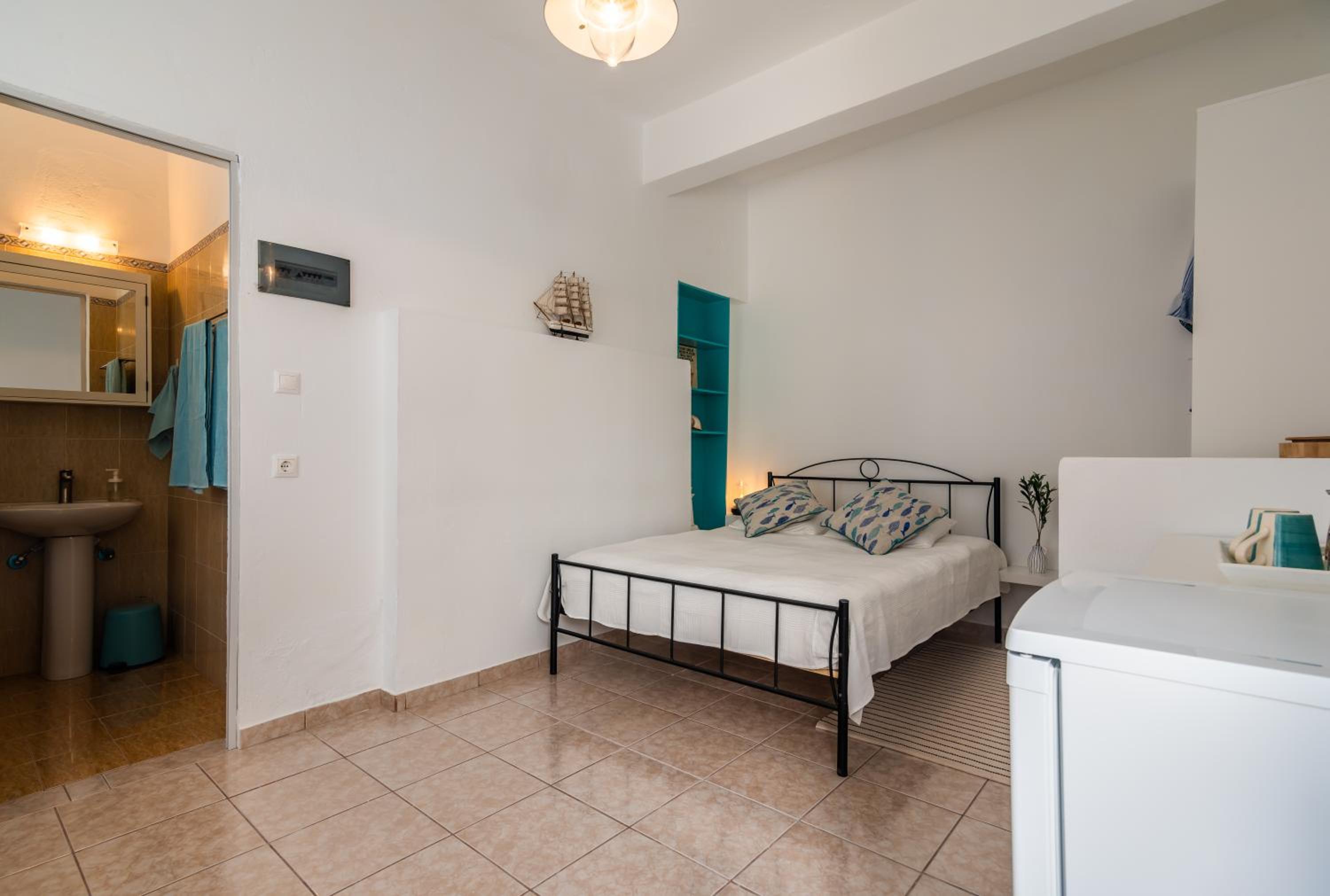 Aquanis Milos Apartments photo 3