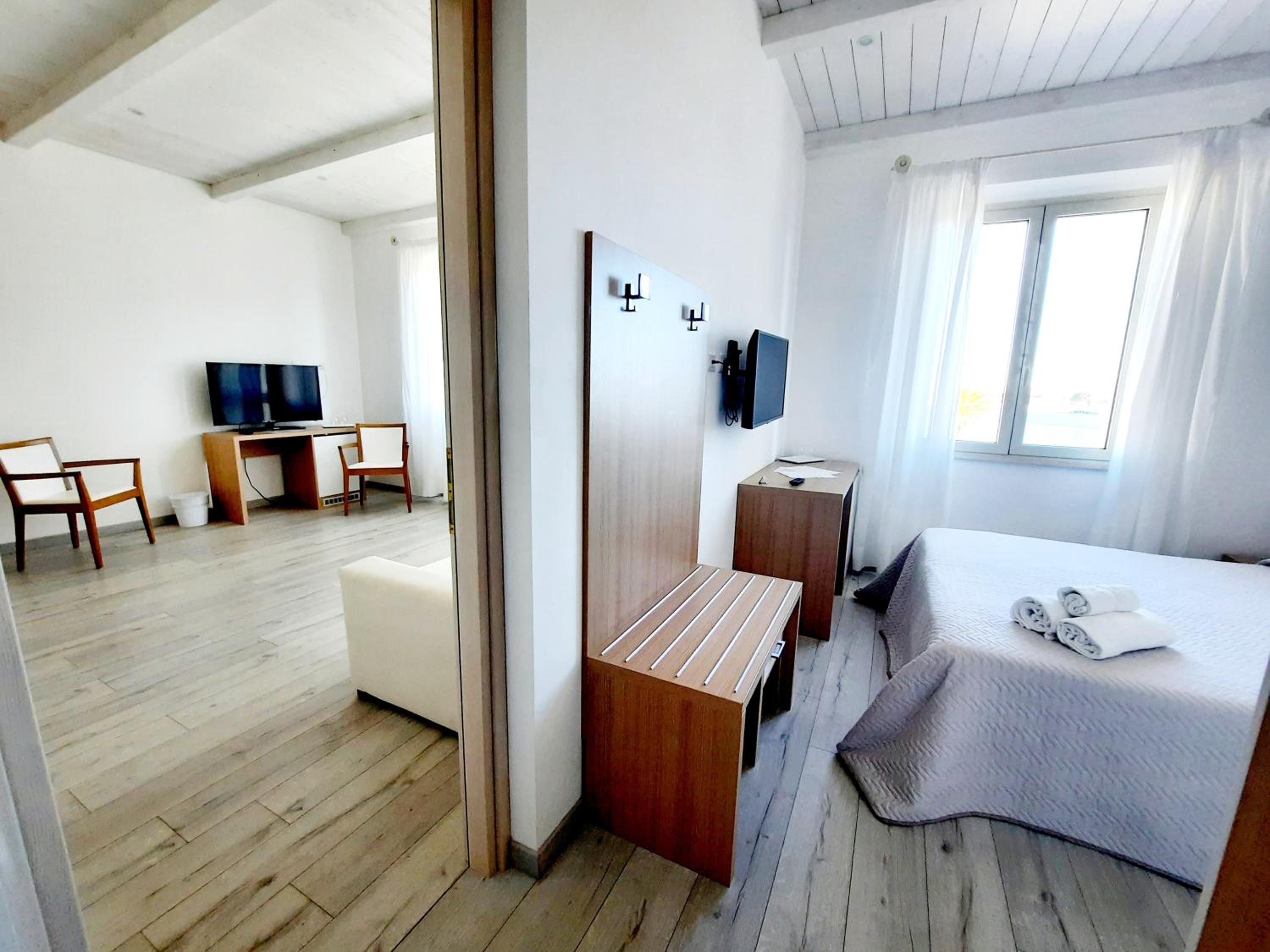 La Promenade Rooms & Suites view 5