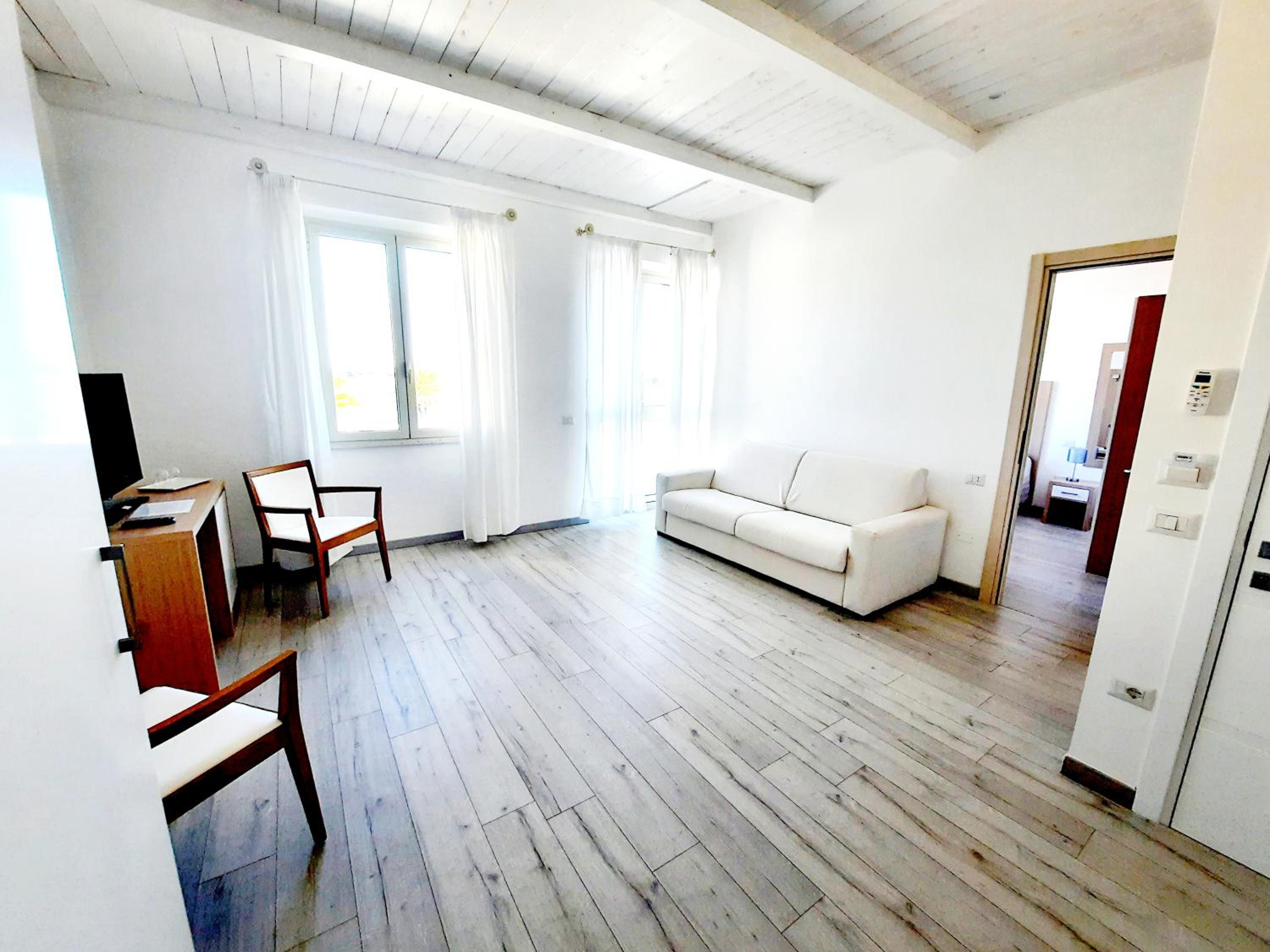 La Promenade Rooms & Suites view 3