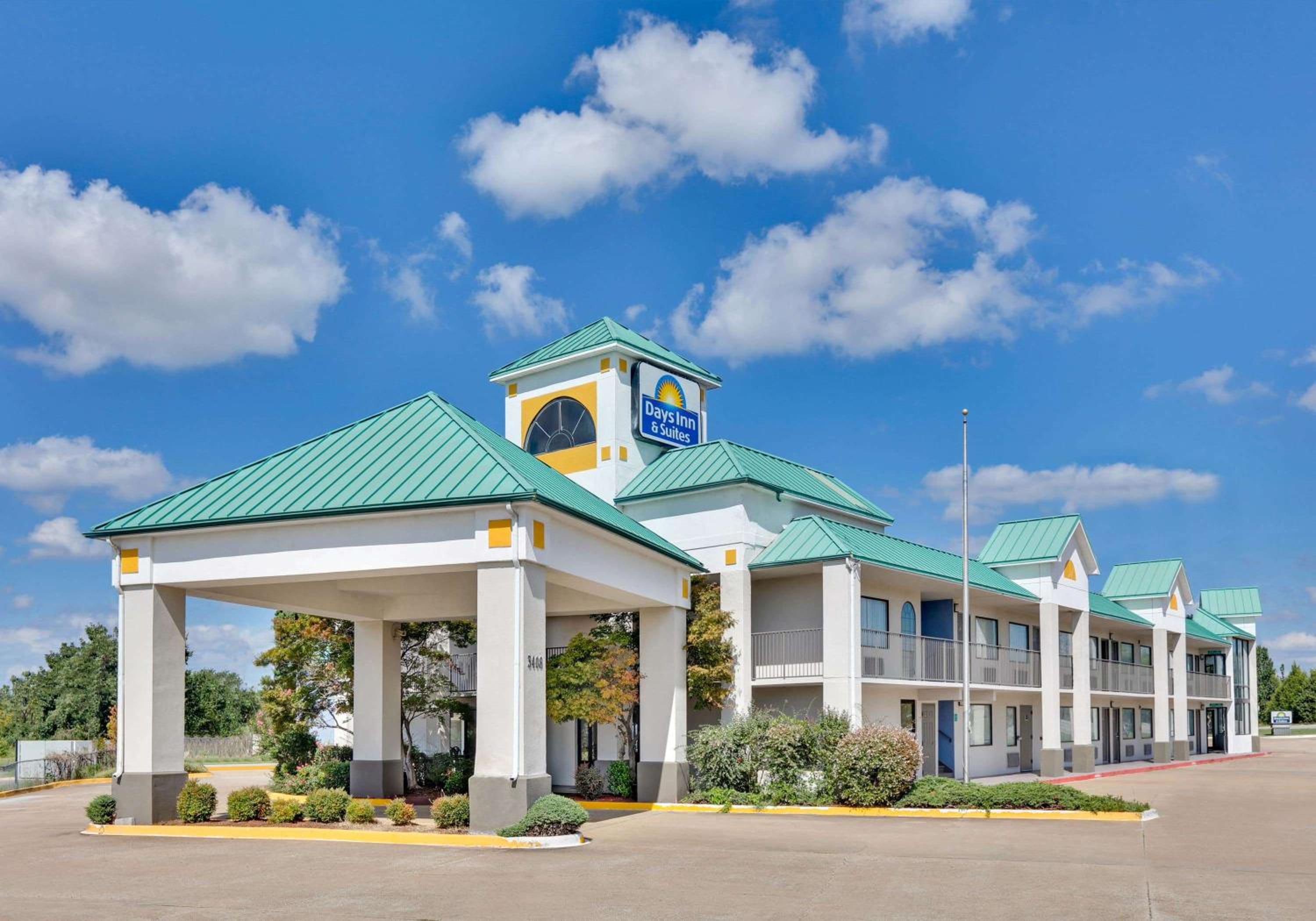 Days Inn & Suites by Wyndham Bentonville view 2