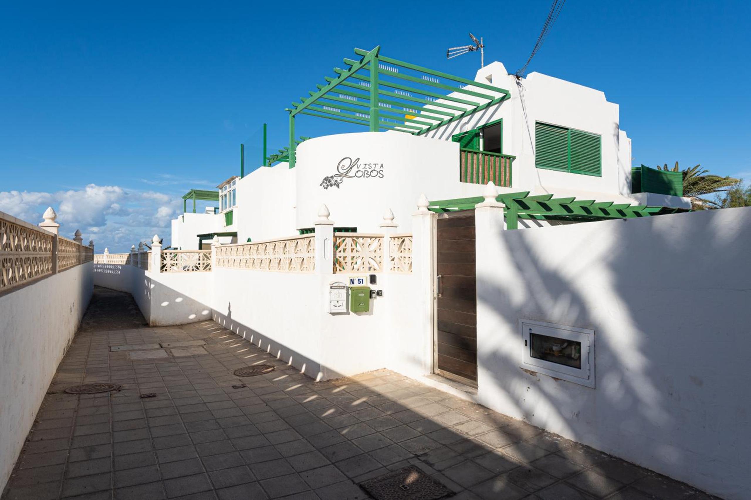 HomeForGuest Apartment with pool and terrace 1 min from the Beach view 4