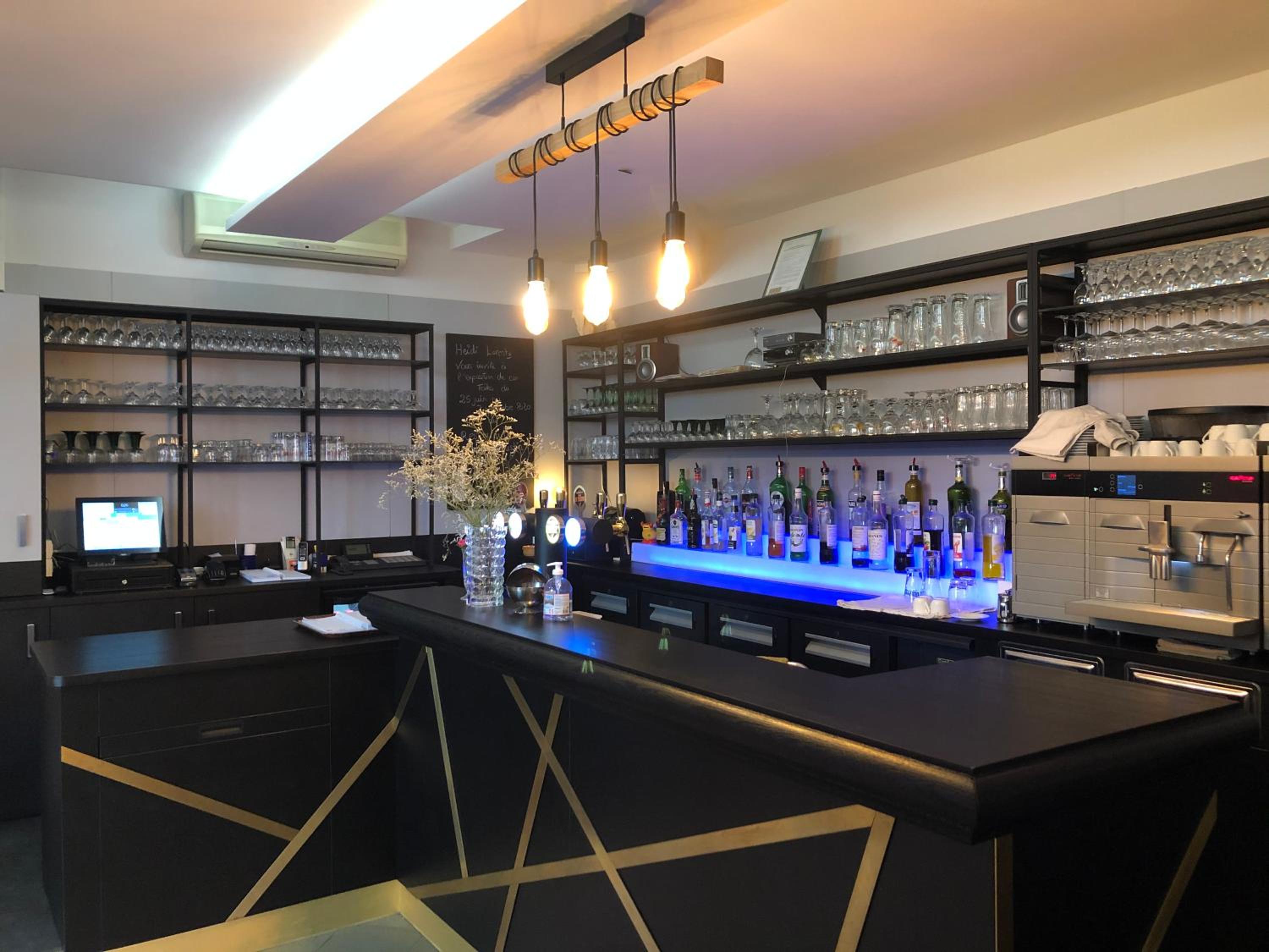 bar
