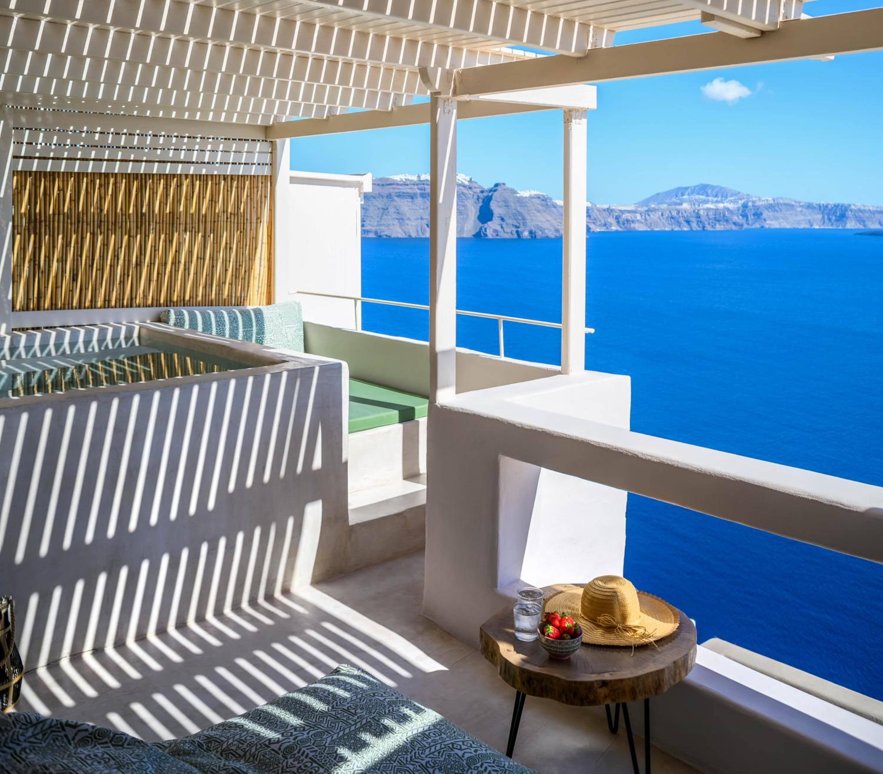 Oia Vacations - Canvas Suites - Property Image 4
