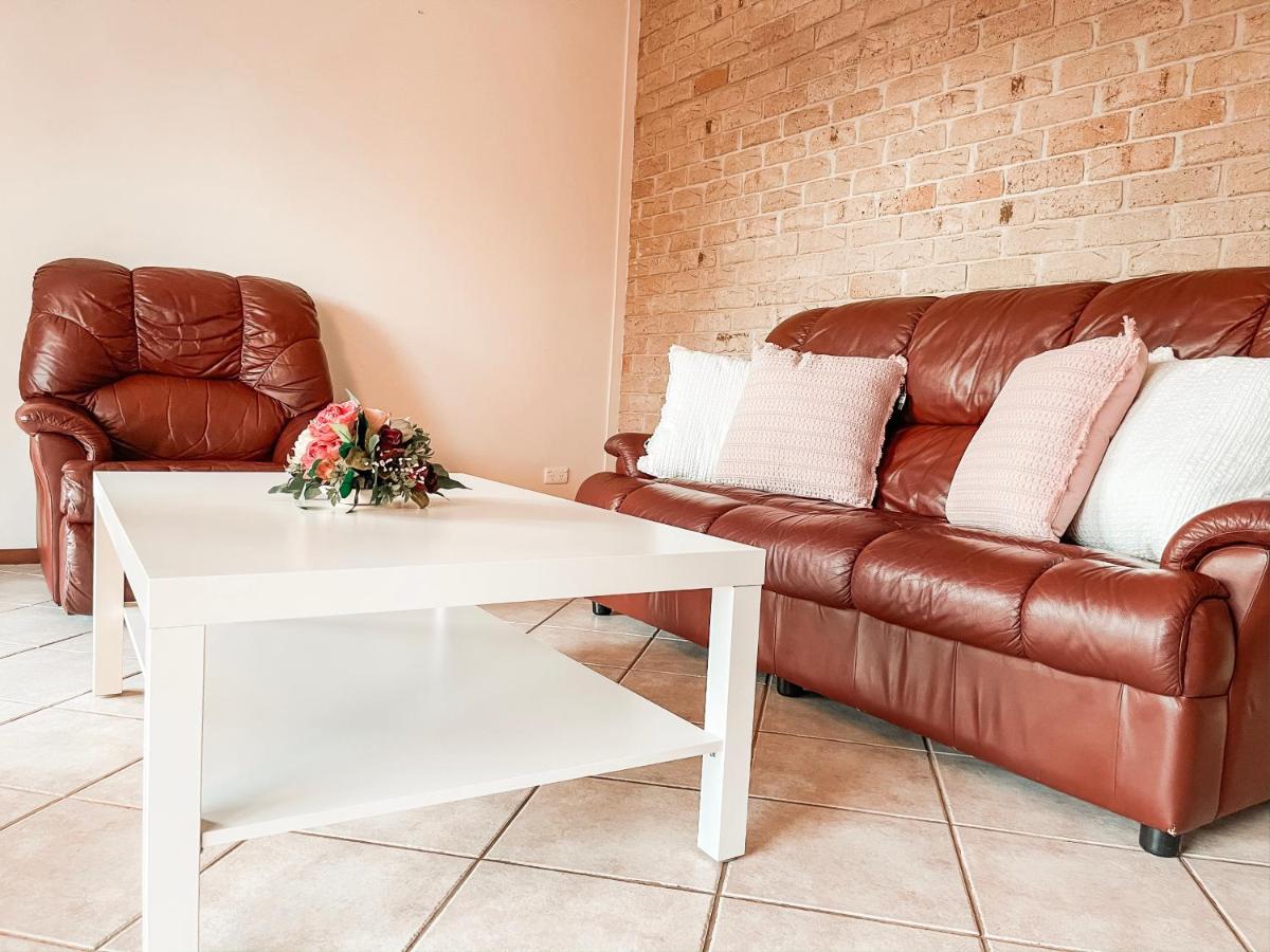 Carnarvon 3BR & 2BA Holiday House