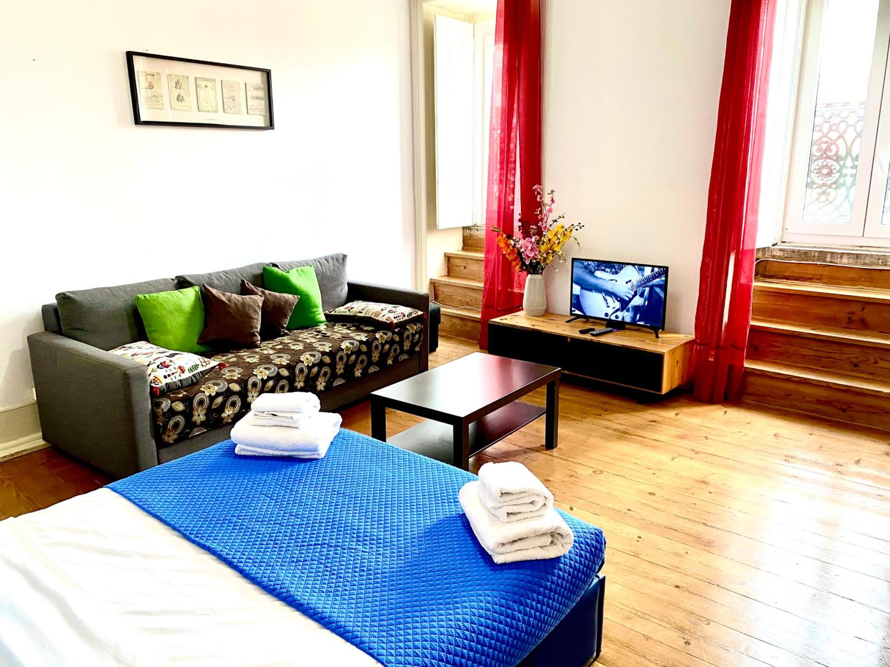 Classic Chiado 1 - Central Guest House Room with Shared Bathroom view 5