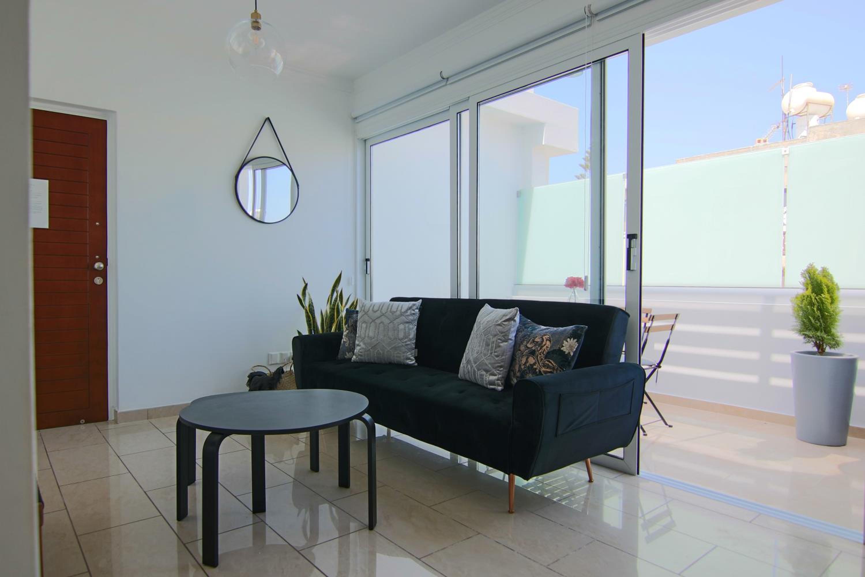 Phaedrus Living: Seaside Luxury Flat Lighthouse 62