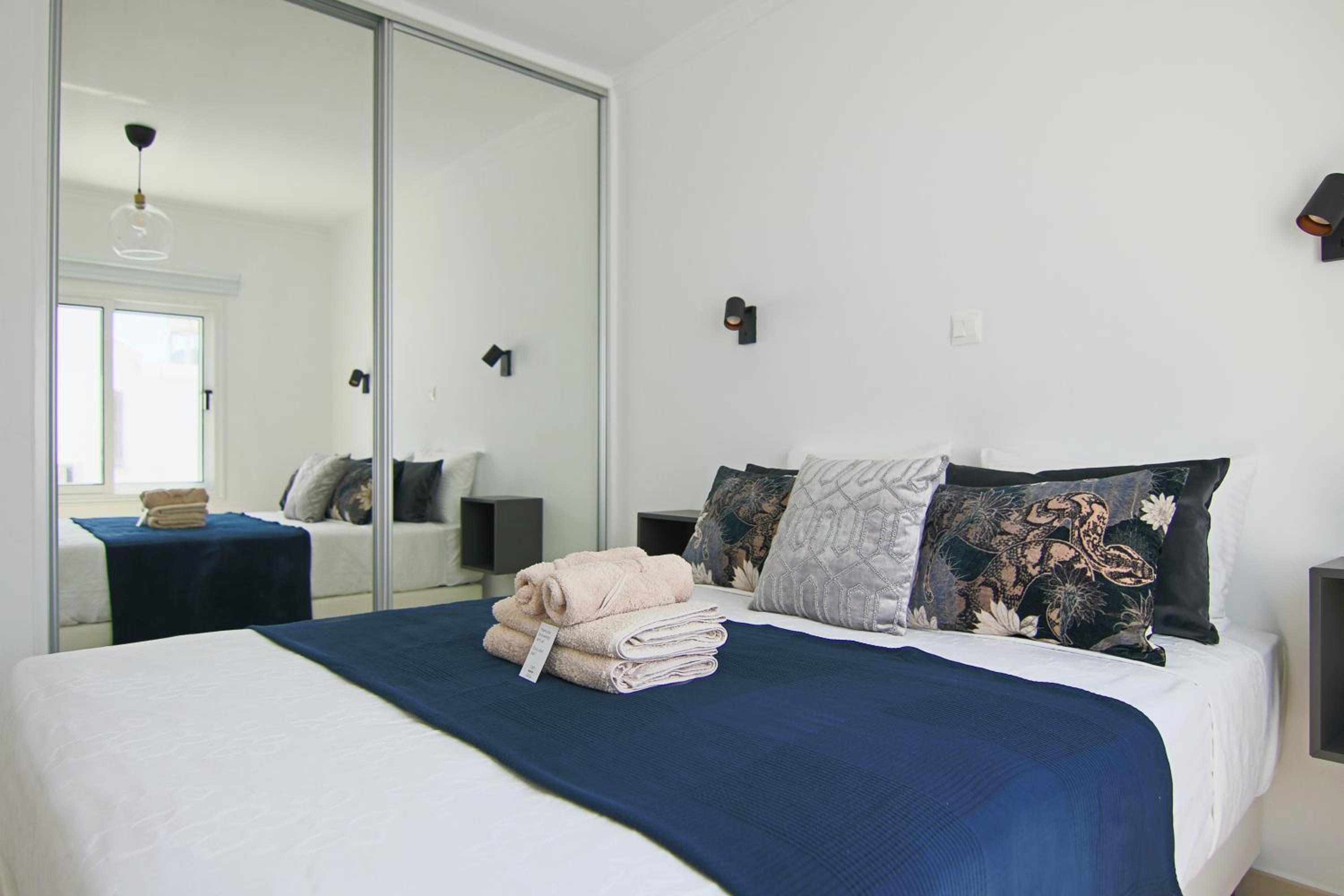 Phaedrus Living: Seaside Luxury Flat Lighthouse 62