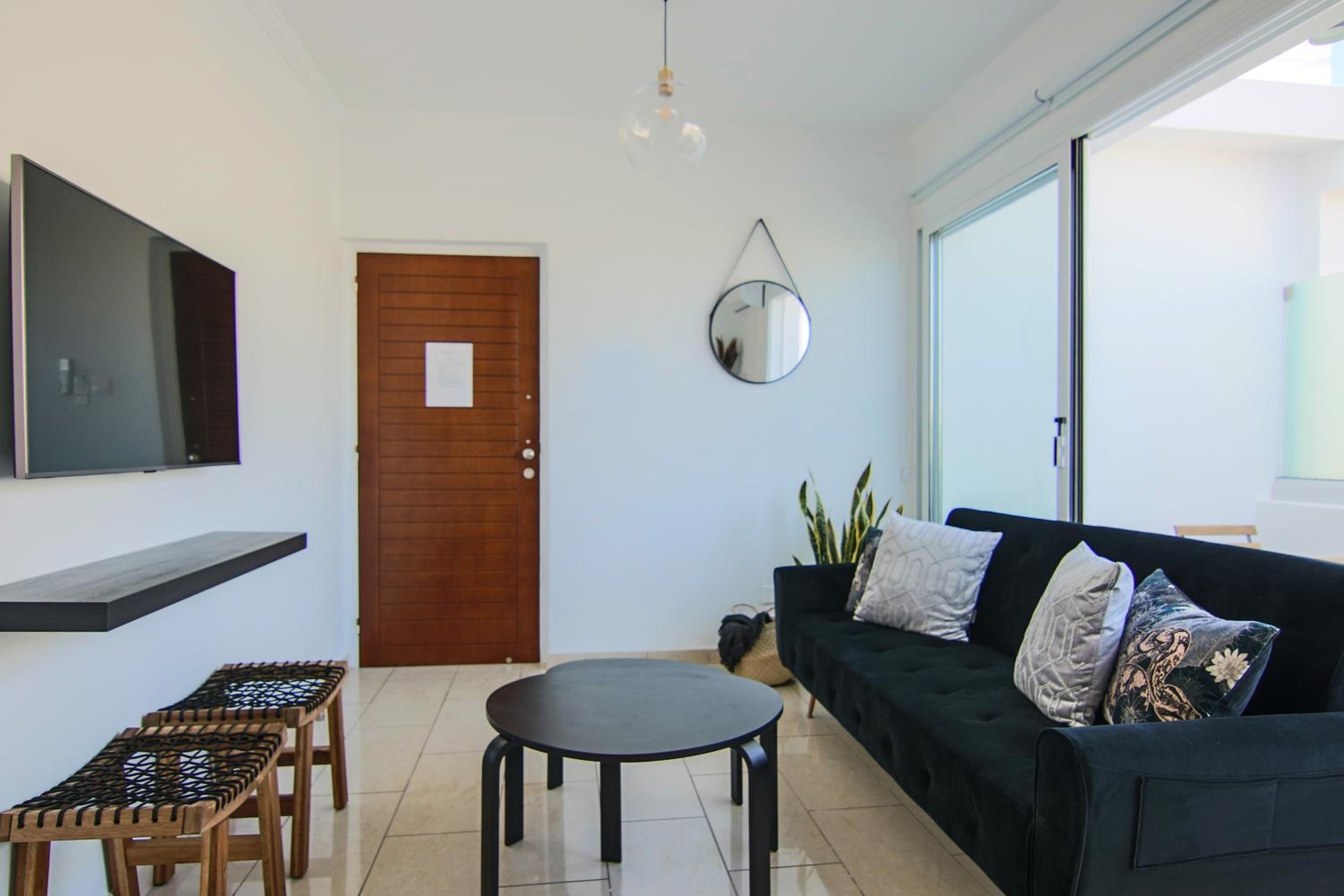 Phaedrus Living: Seaside Luxury Flat Lighthouse 62