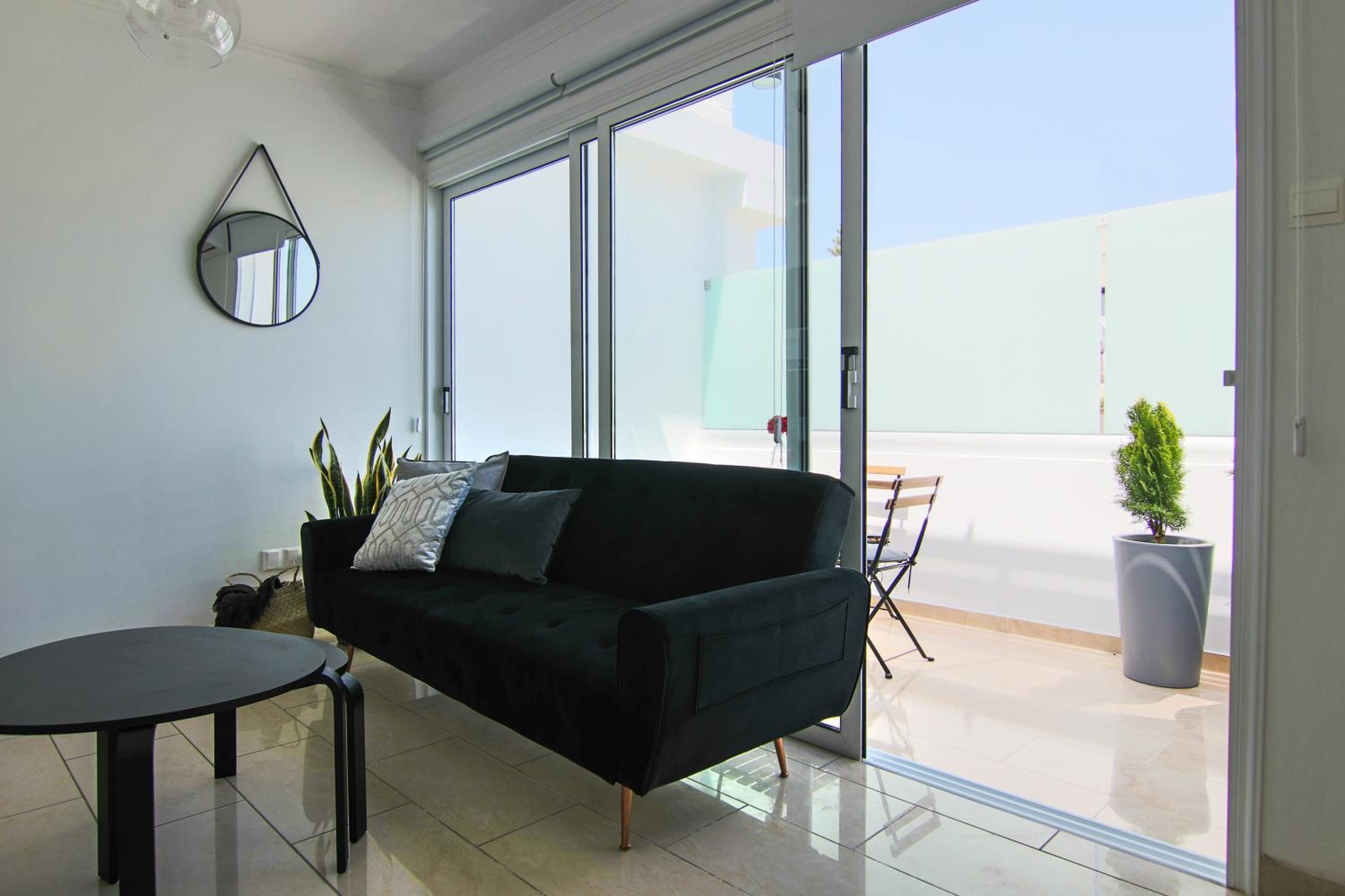 Phaedrus Living: Seaside Luxury Flat Lighthouse 62