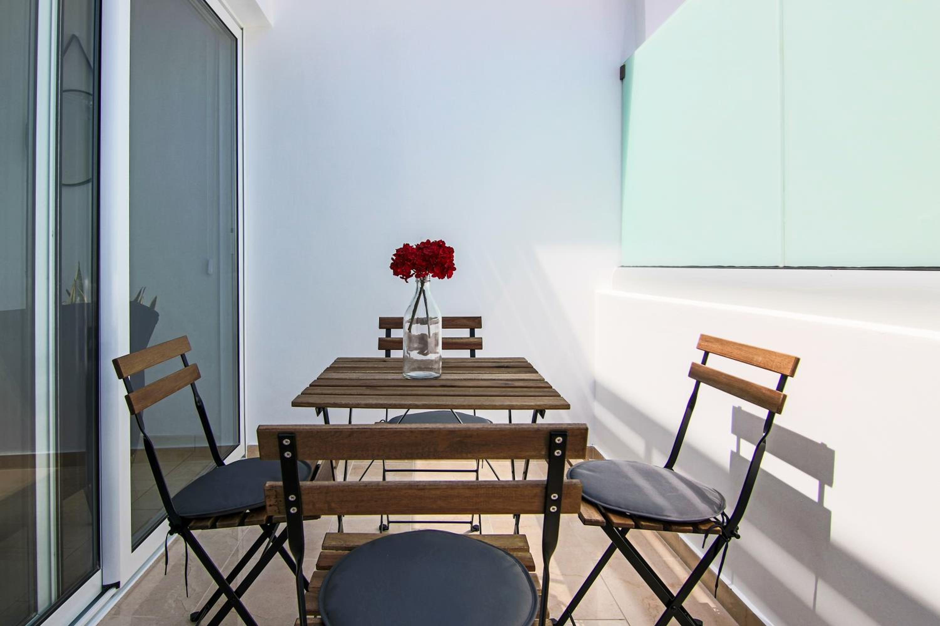 Phaedrus Living: Seaside Luxury Flat Lighthouse 62