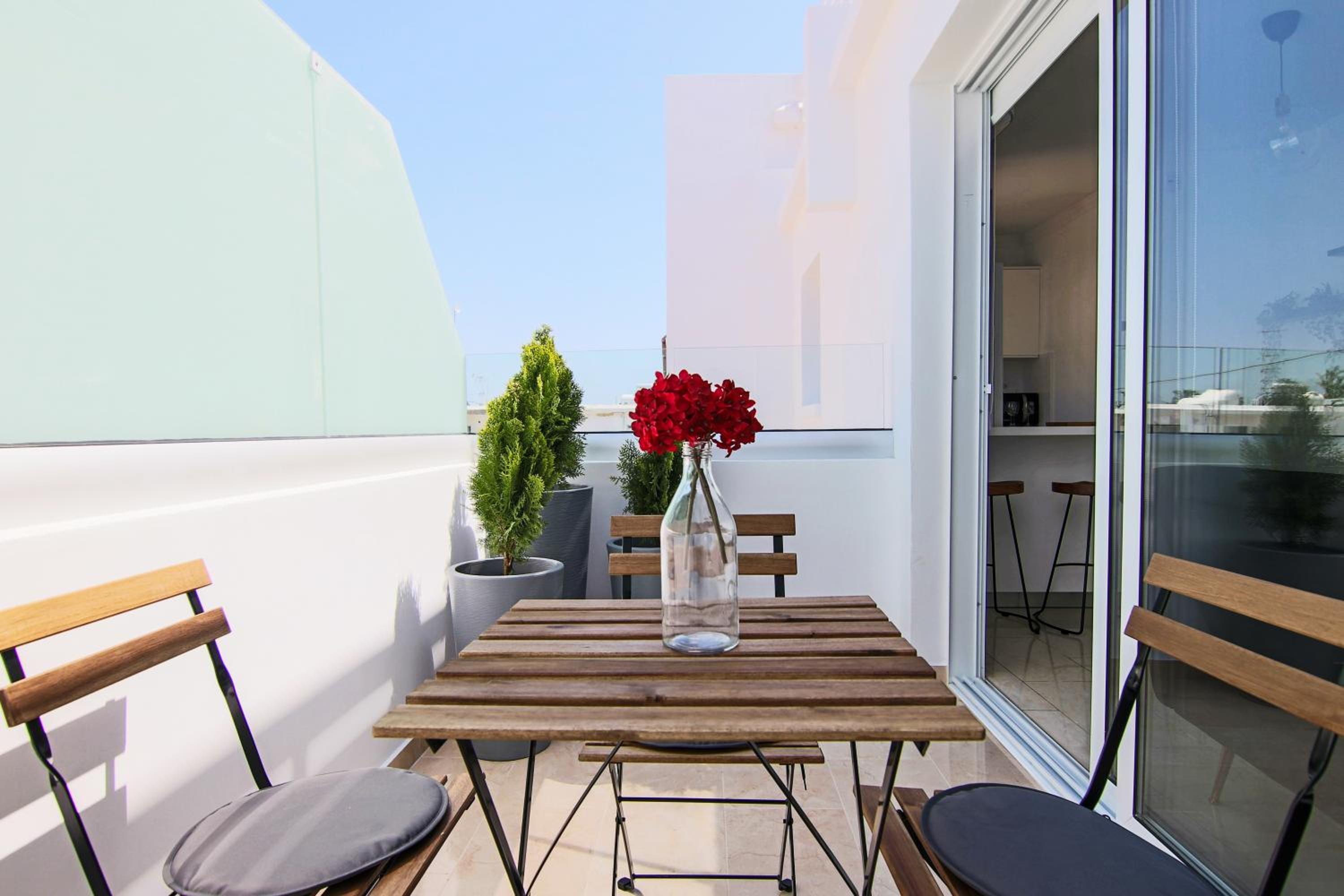 Phaedrus Living: Seaside Luxury Flat Lighthouse 62