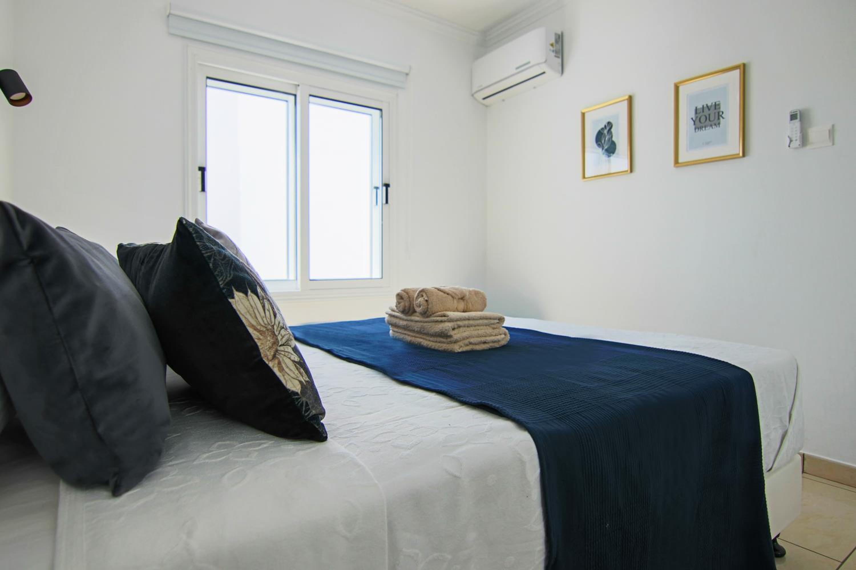 Phaedrus Living: Seaside Luxury Flat Lighthouse 62