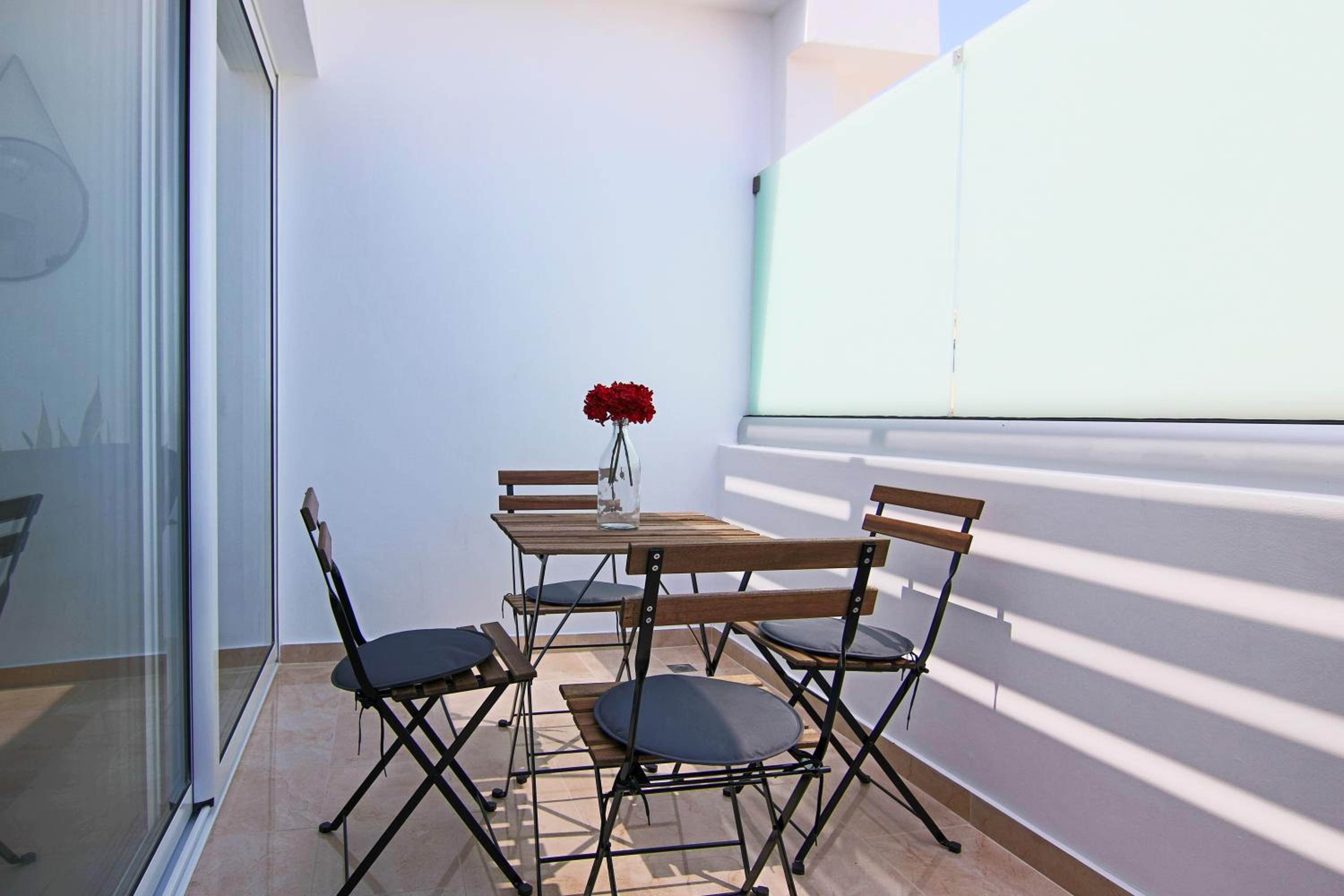 Phaedrus Living: Seaside Luxury Flat Lighthouse 62