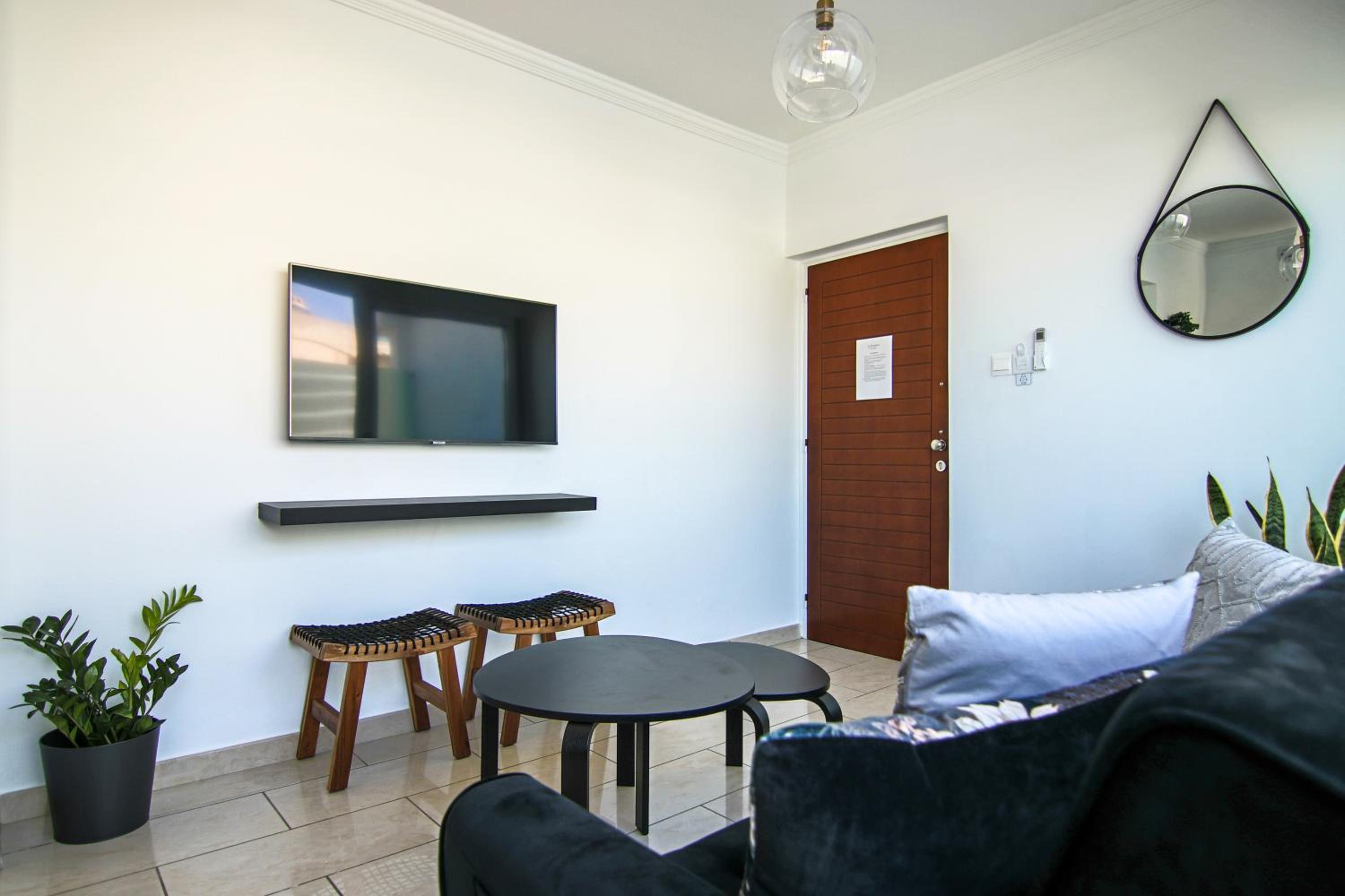 Phaedrus Living: Seaside Luxury Flat Lighthouse 62