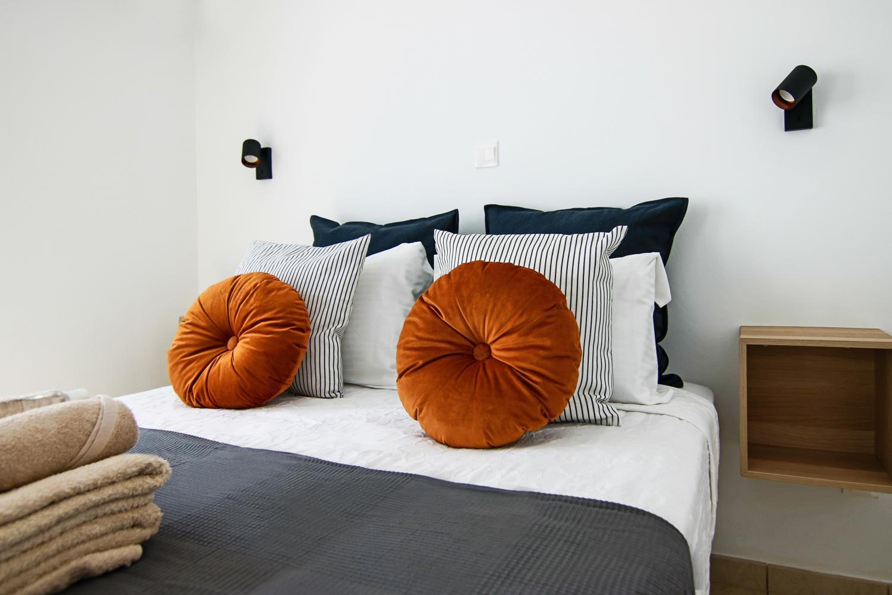 Phaedrus Living: Seaside Luxury Flat Lighthouse 62