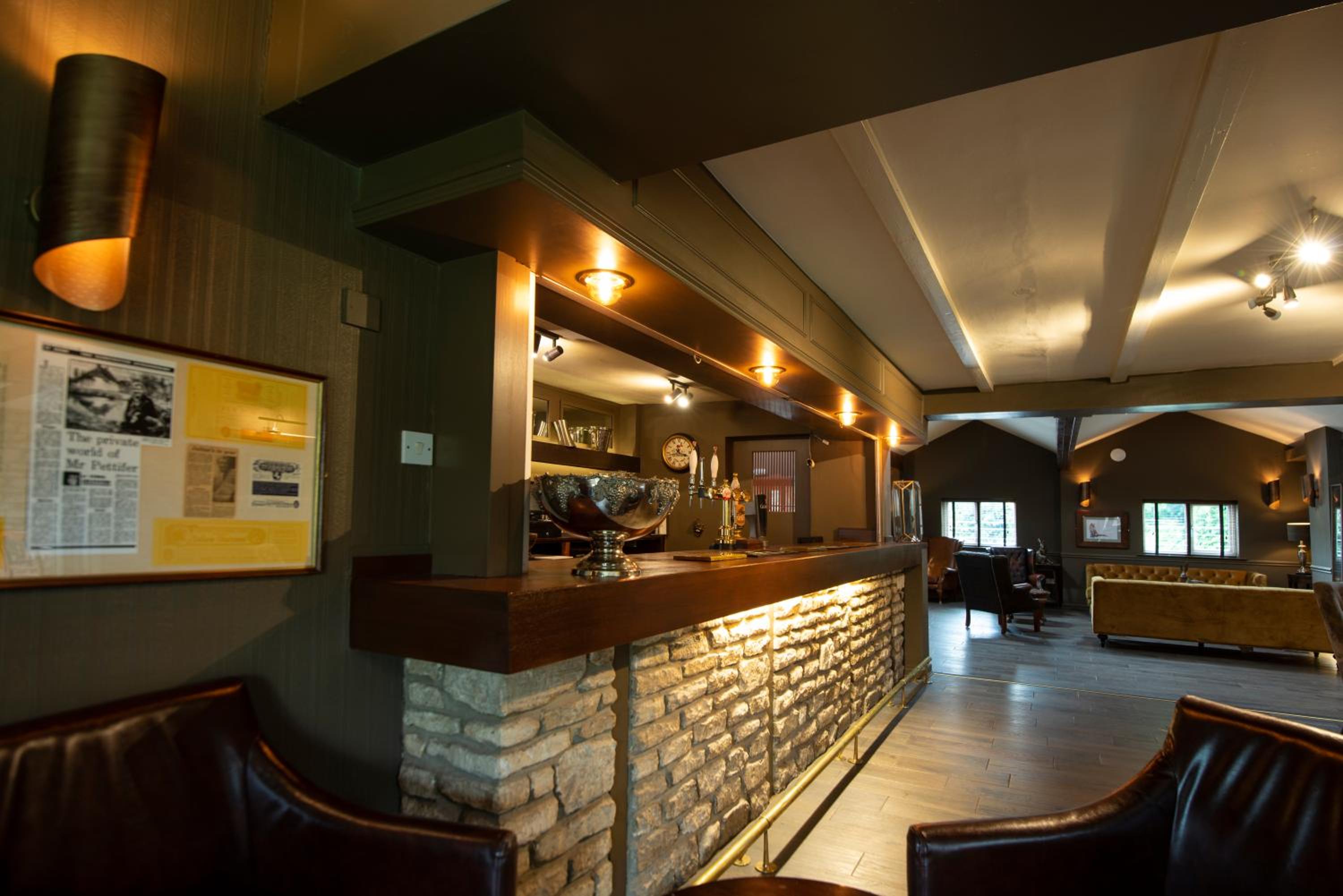 Pettifers Freehouse Hotel