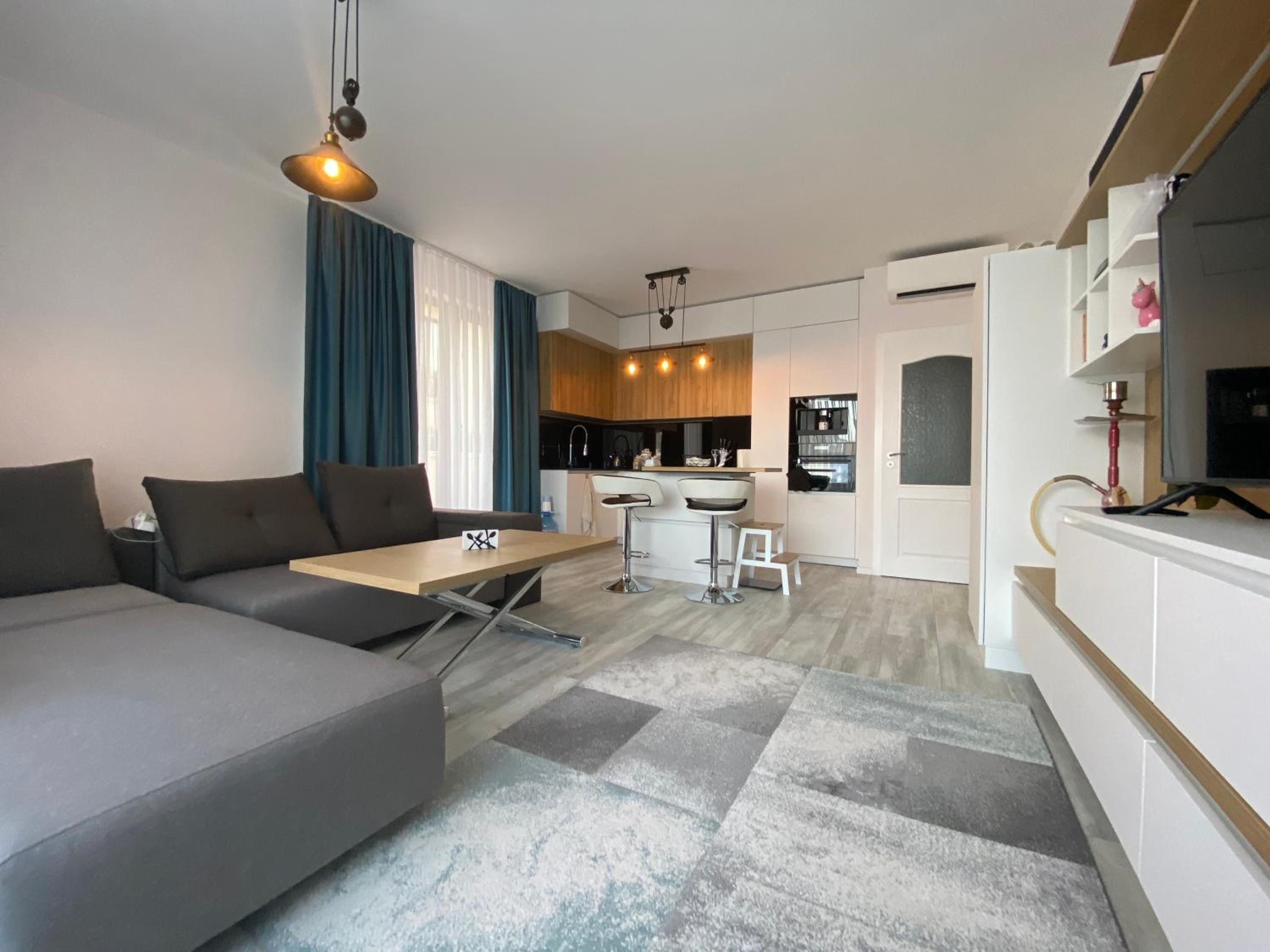 Luxurious and panoramic apartments at the beach in La Mer complex