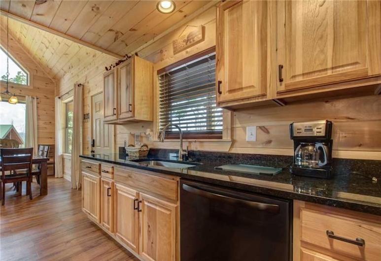 Walnut Ridge Cabin. Sleeps 7-11! Hot tub, pool table, minutes to downtown Gatlinburg! view 5