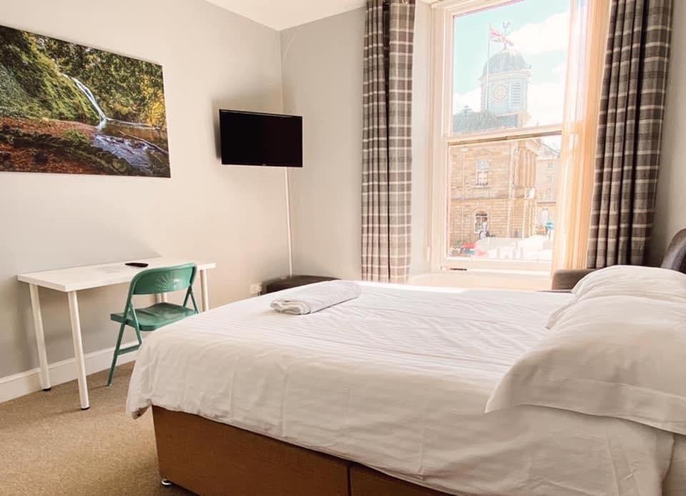 Studio Apartments on the Square view 3