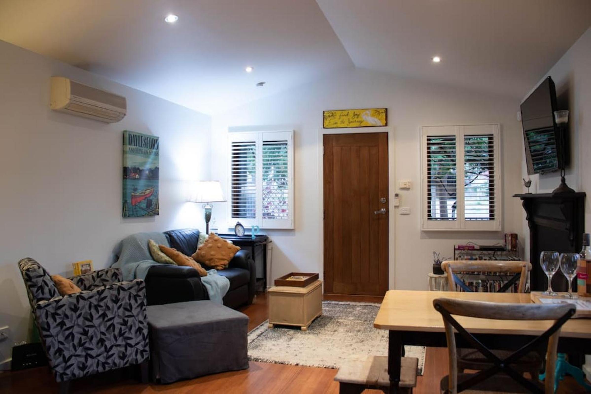Piccolo Cosy Cottage with views