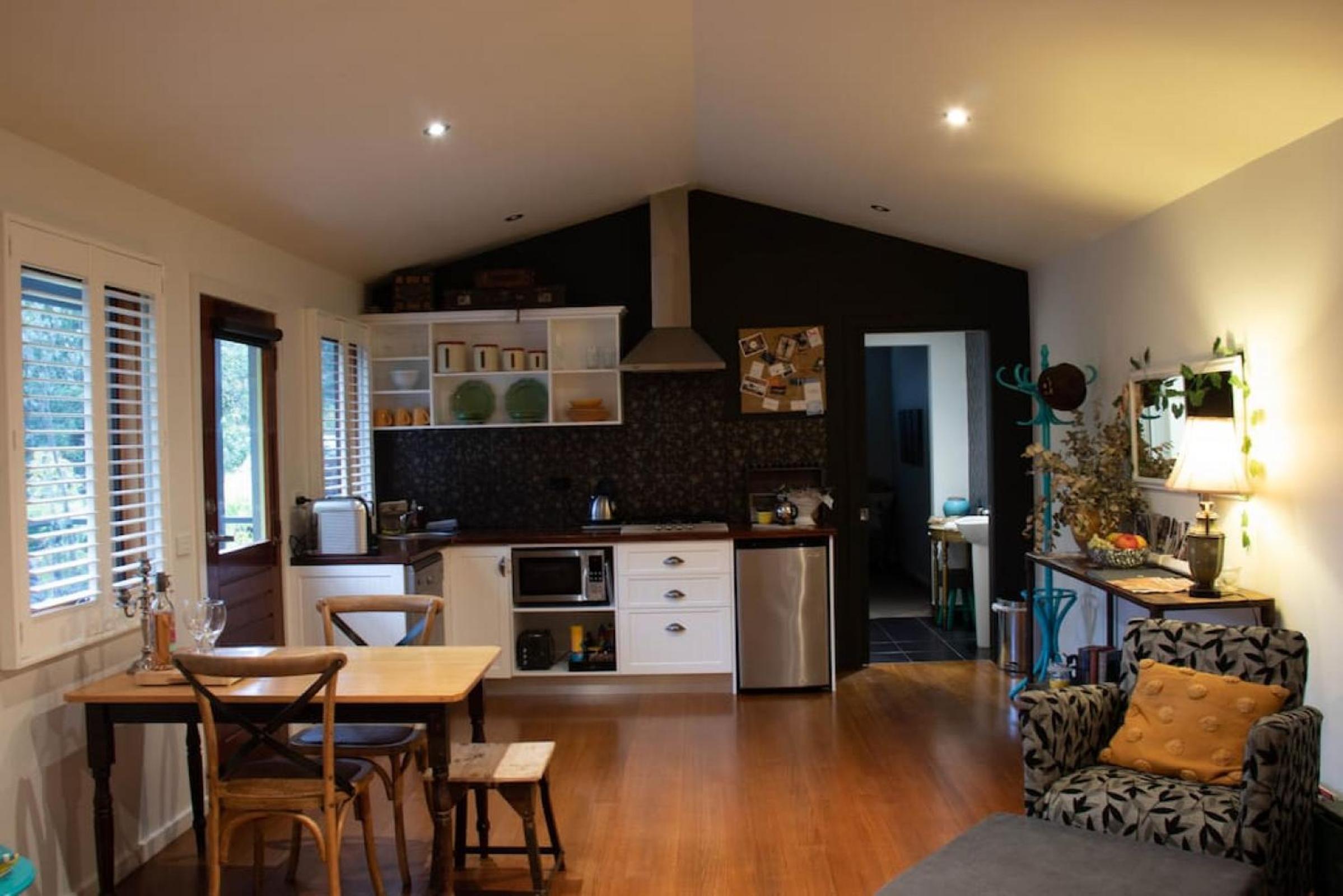 Piccolo Cosy Cottage with views