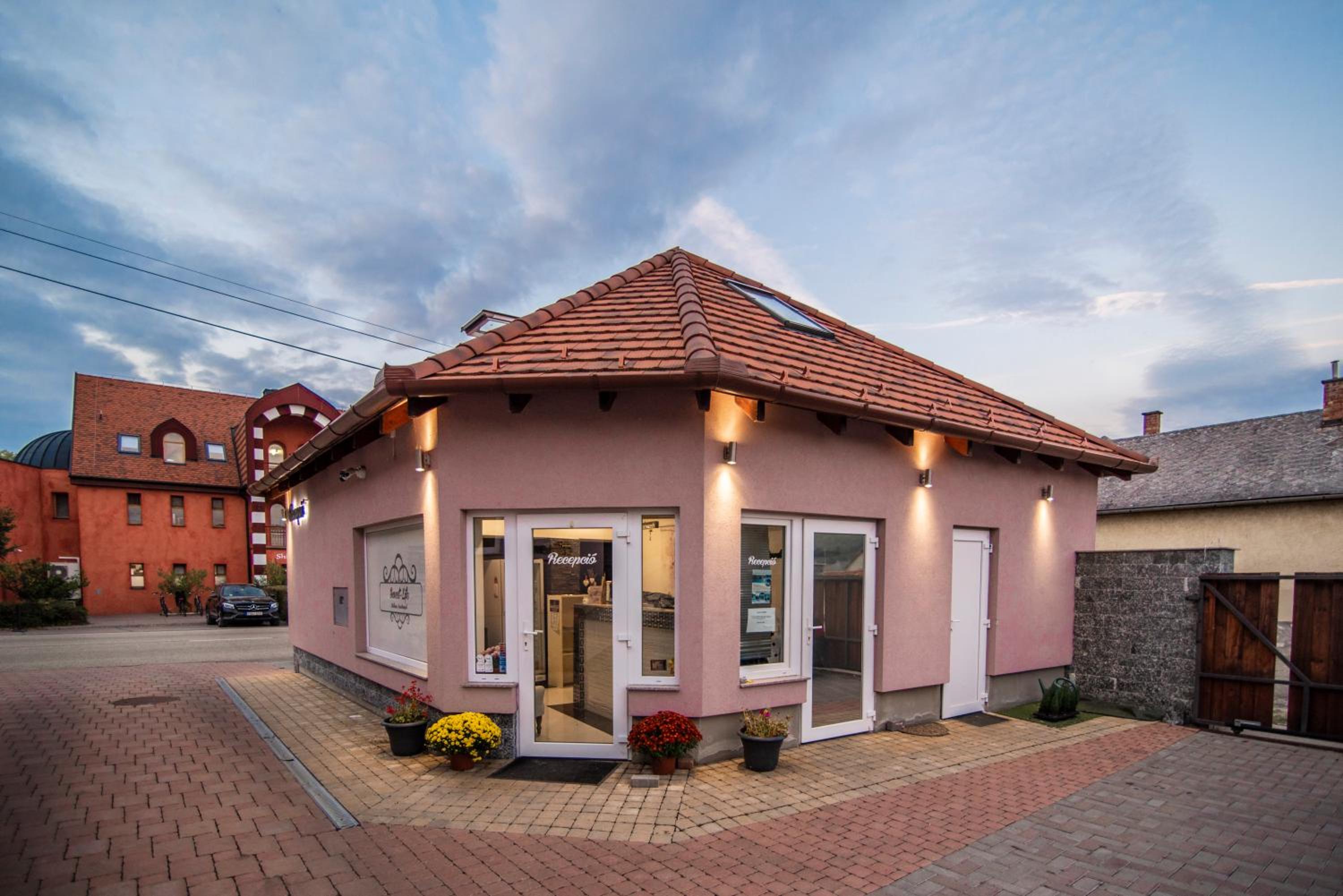 Sweet Life Wellness Apartments