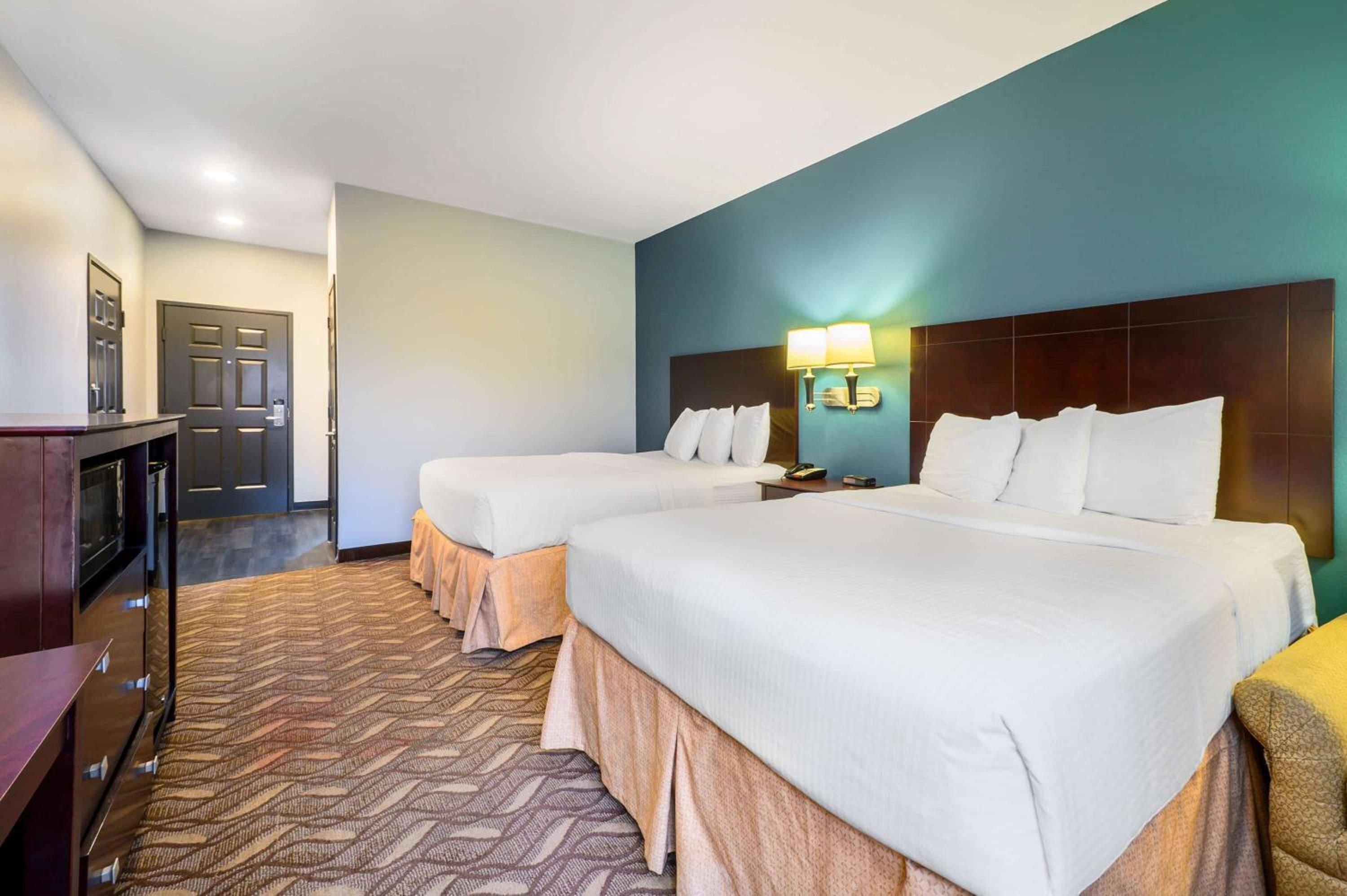 Longview Vacations - La Quinta by Wyndham Longview North - Property Image 17