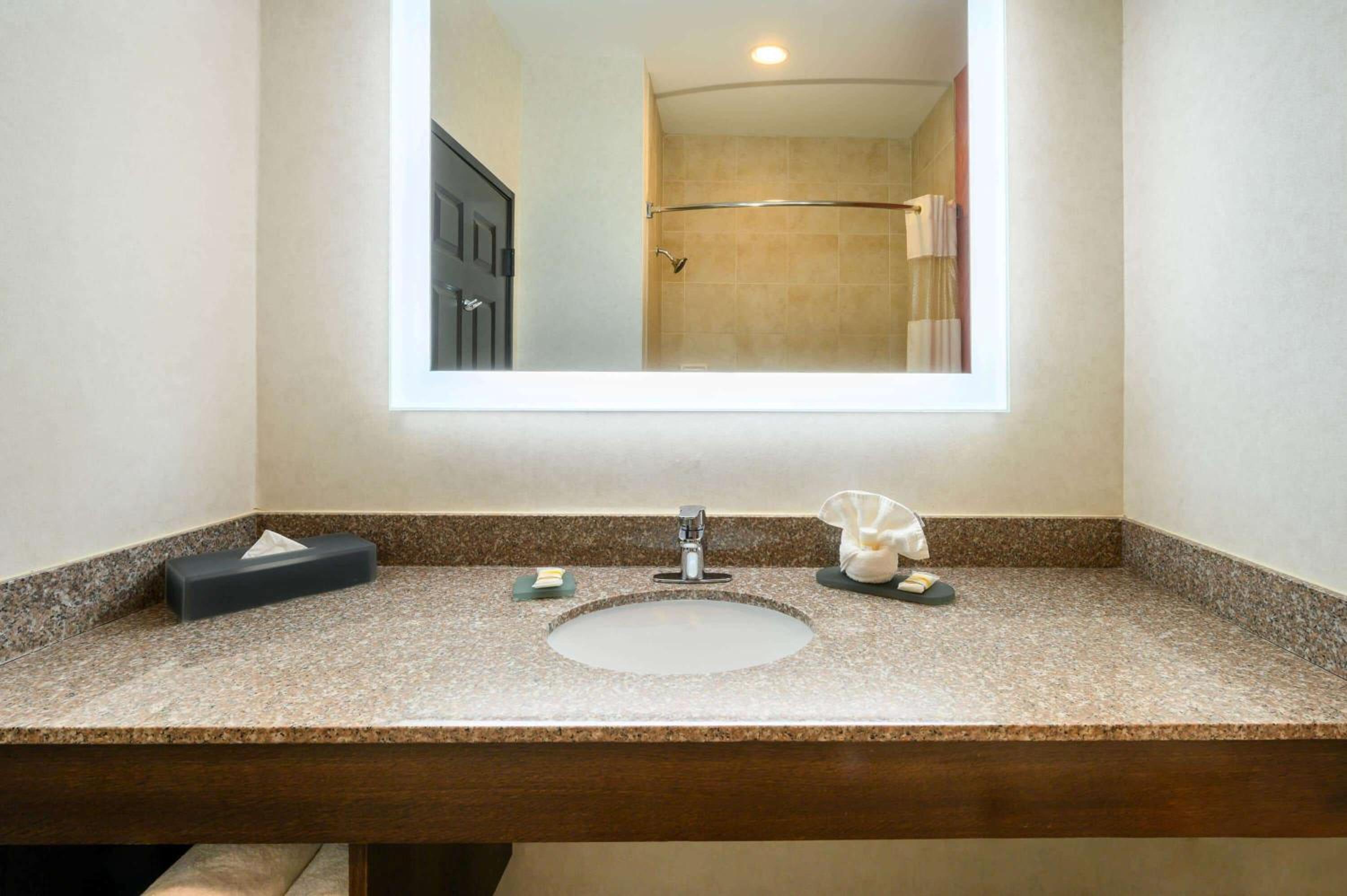 Longview Vacations - La Quinta by Wyndham Longview North - Property Image 12
