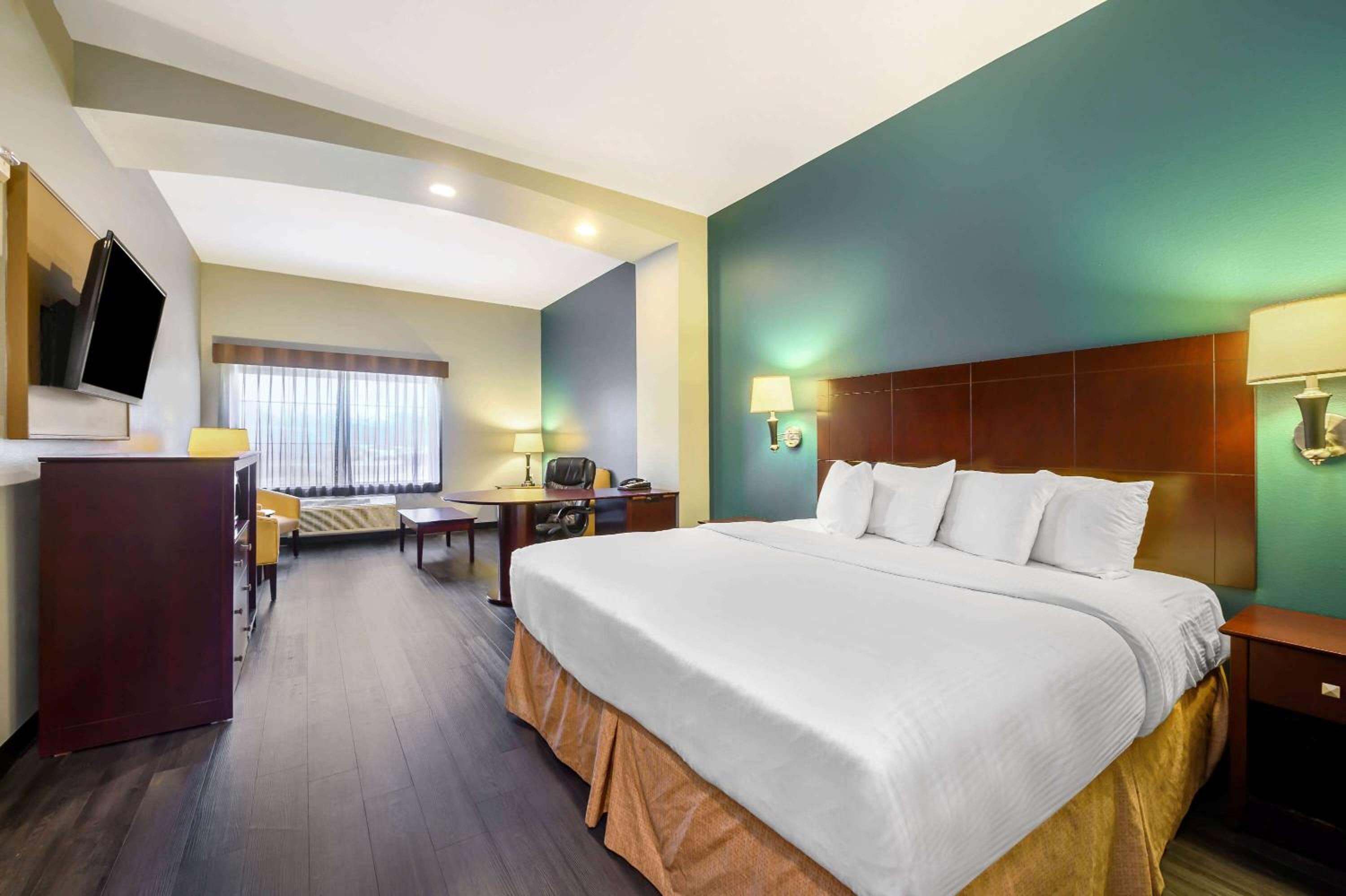Longview Vacations - La Quinta by Wyndham Longview North - Property Image 10