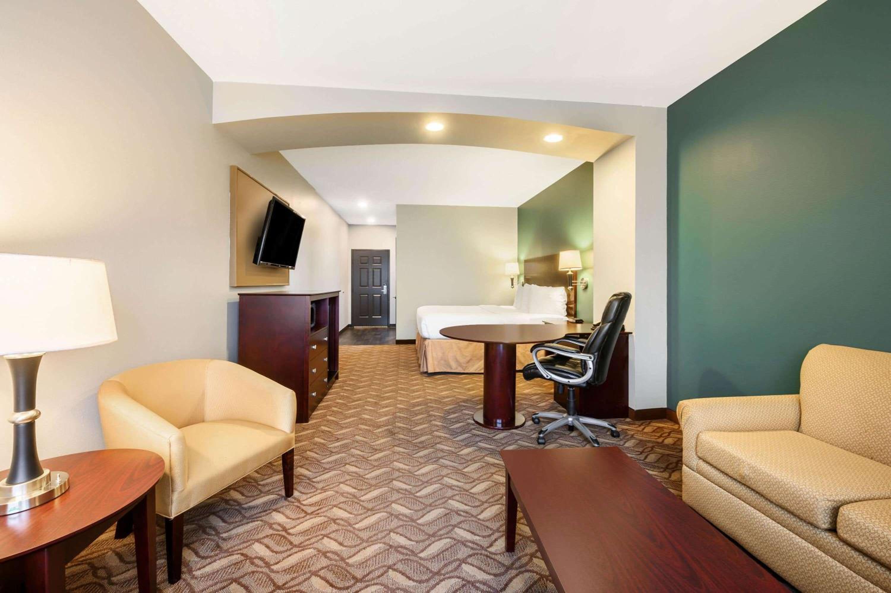 Longview Vacations - La Quinta by Wyndham Longview North - Property Image 7