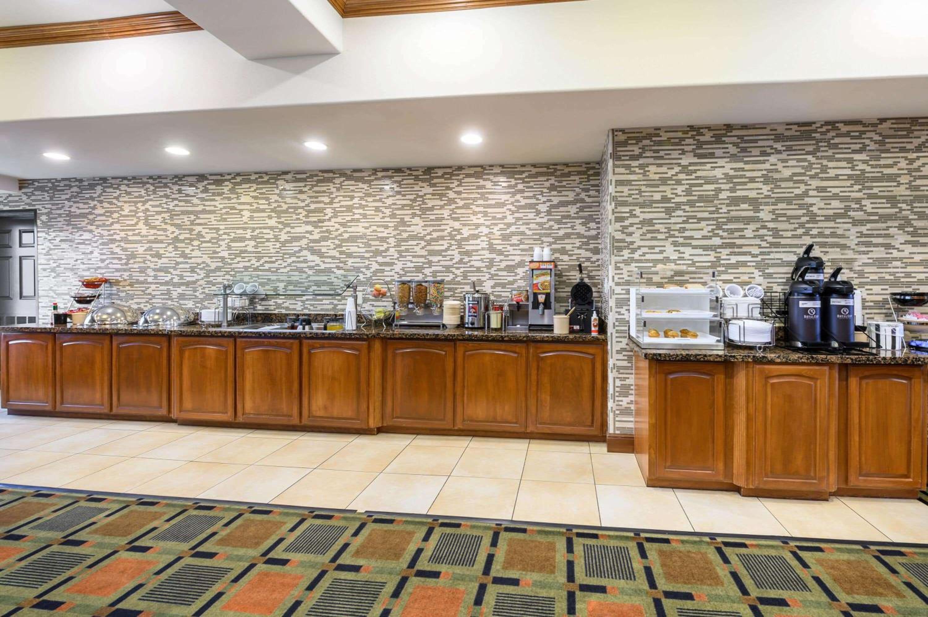 Longview Vacations - La Quinta by Wyndham Longview North - Property Image 5