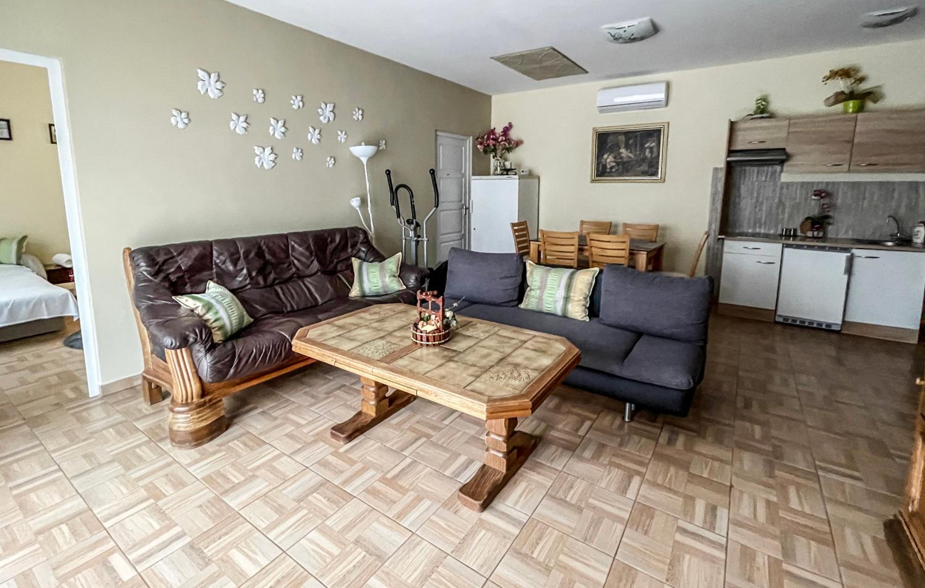 Elizabeth Apartman view 3