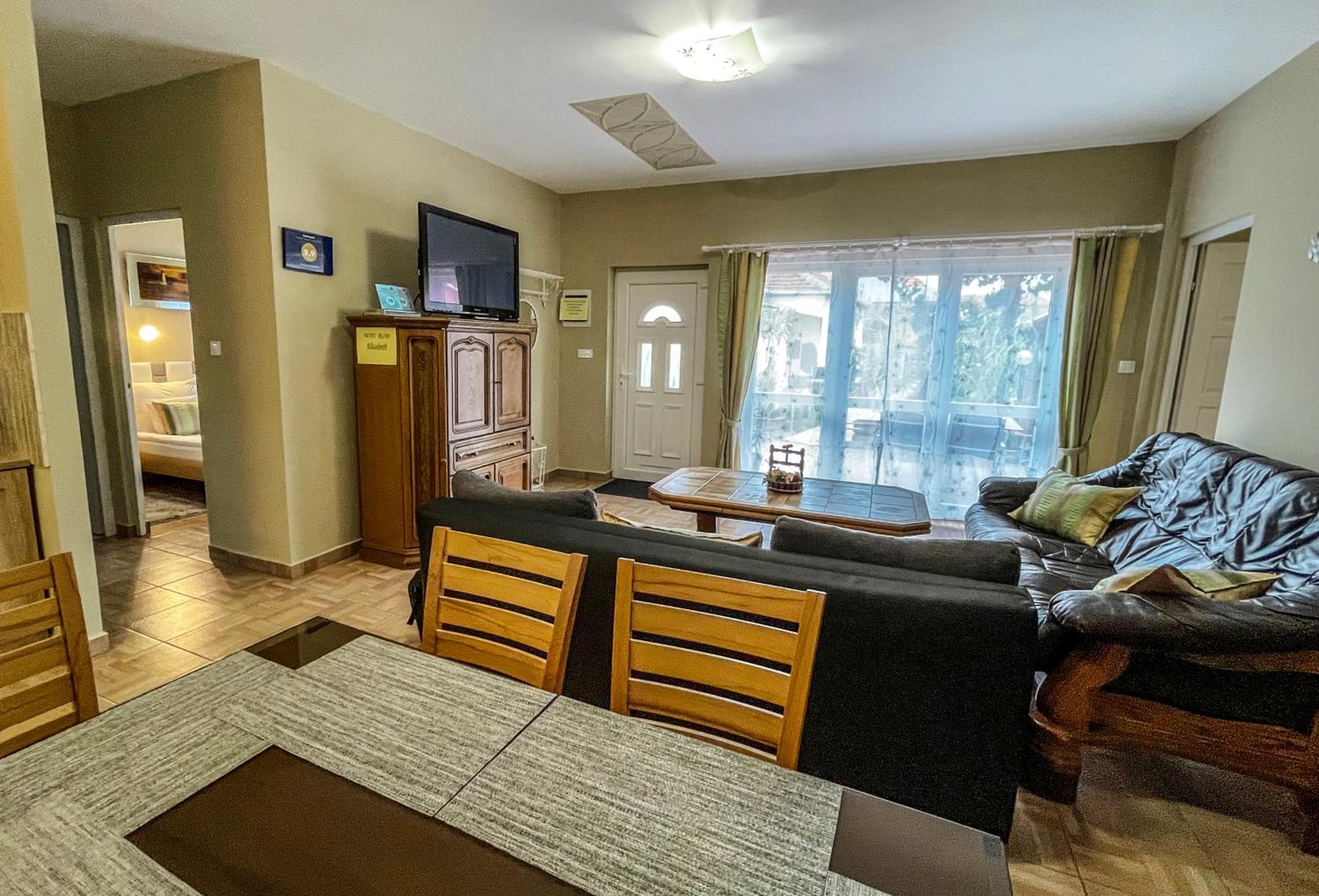Elizabeth Apartman view 5