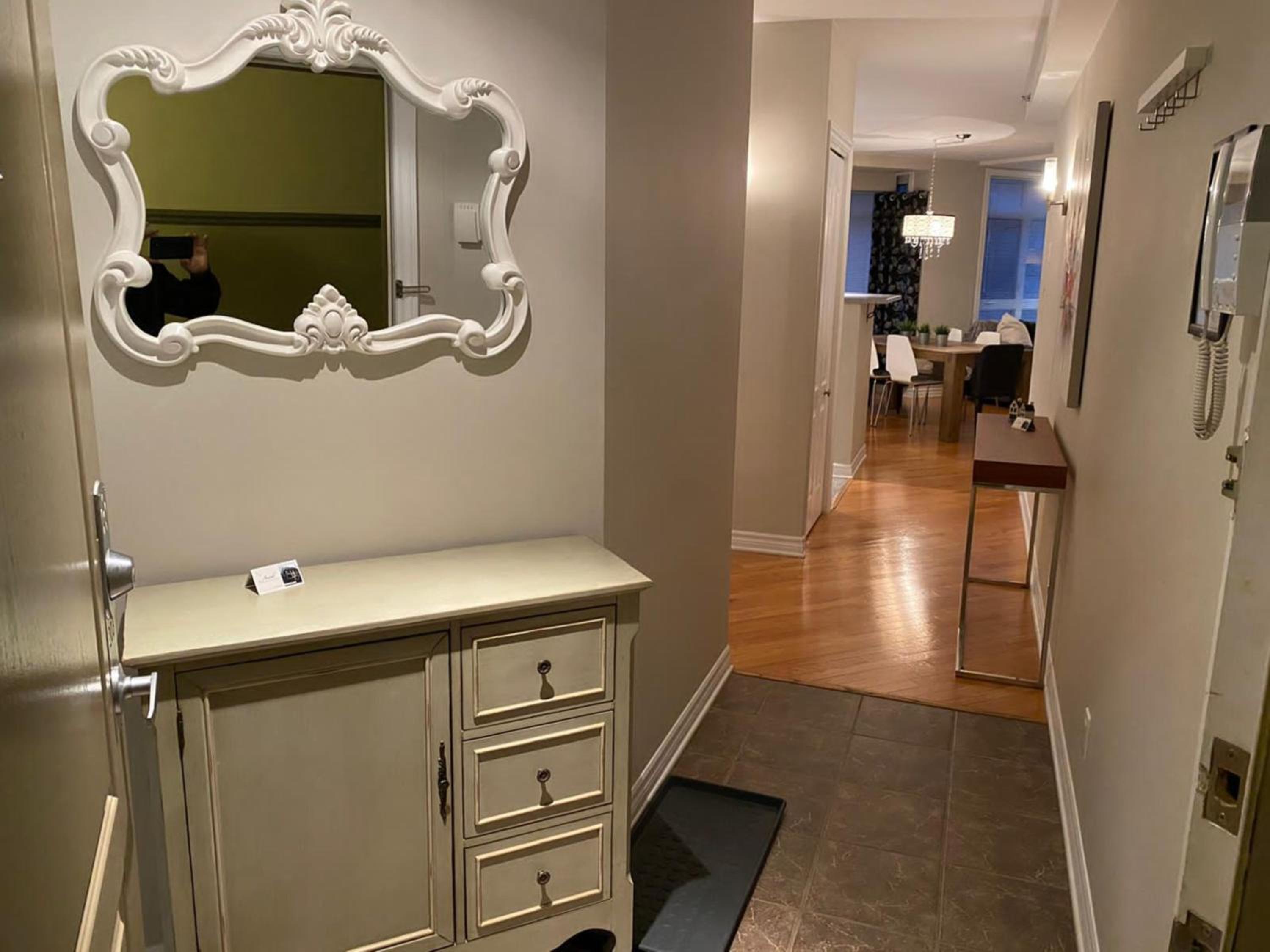 ApartHotelMontreal by Les Terrasses Saint Urbain 2225I2