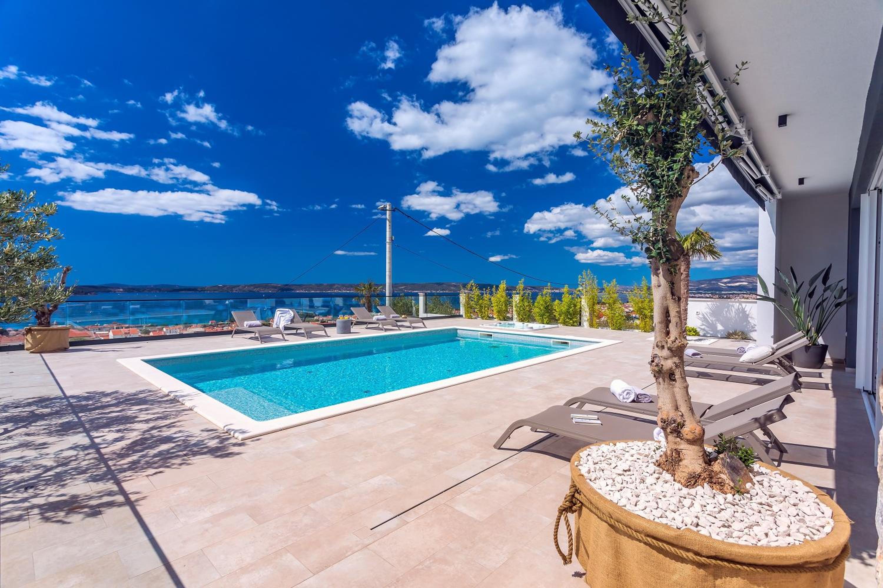 Luxurius Villa Aria with heated 45sqm pool, jacuzzi and seaview view 5