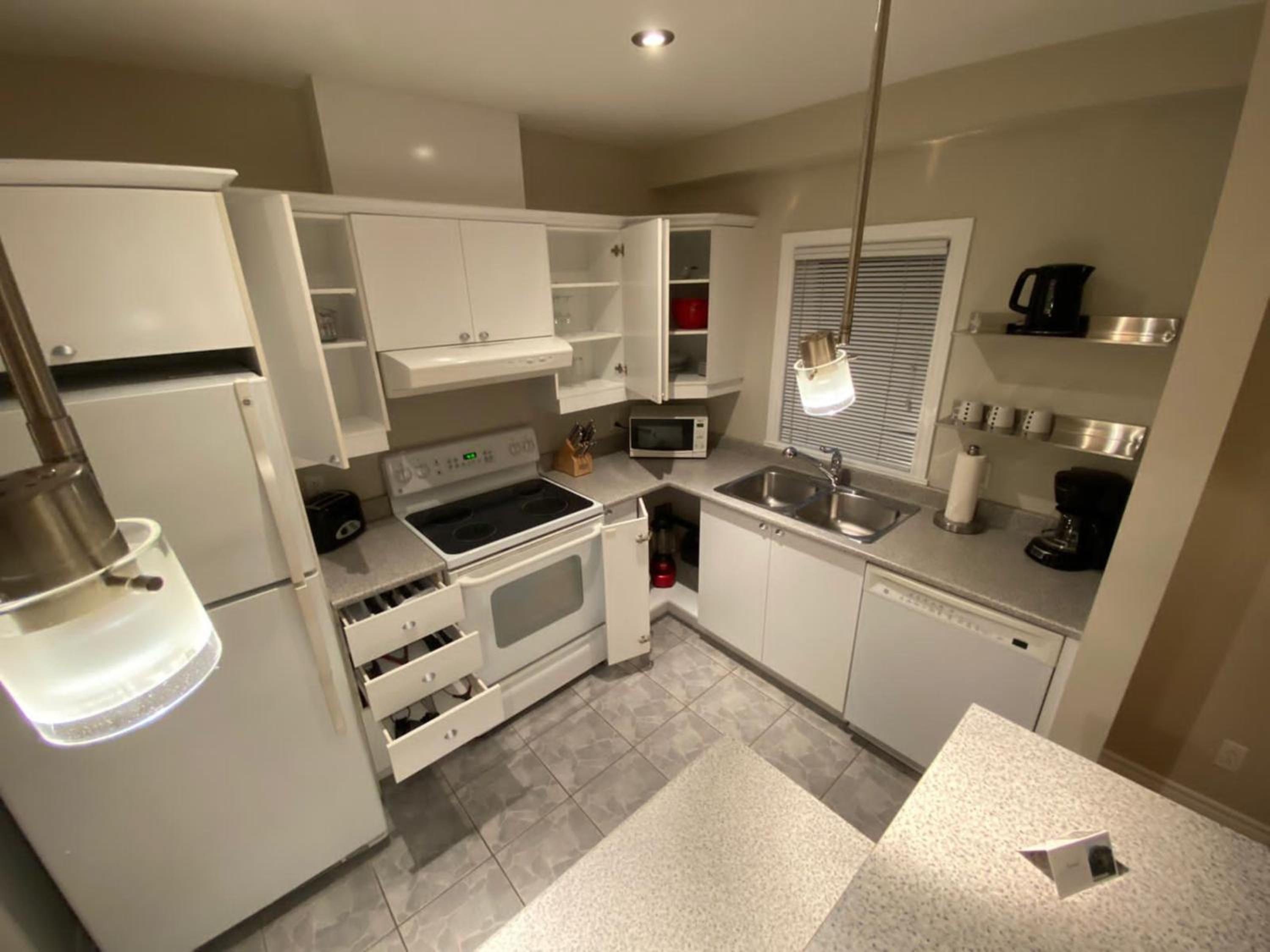 ApartHotelMontreal by Les Terrasses Saint Urbain 2225I2