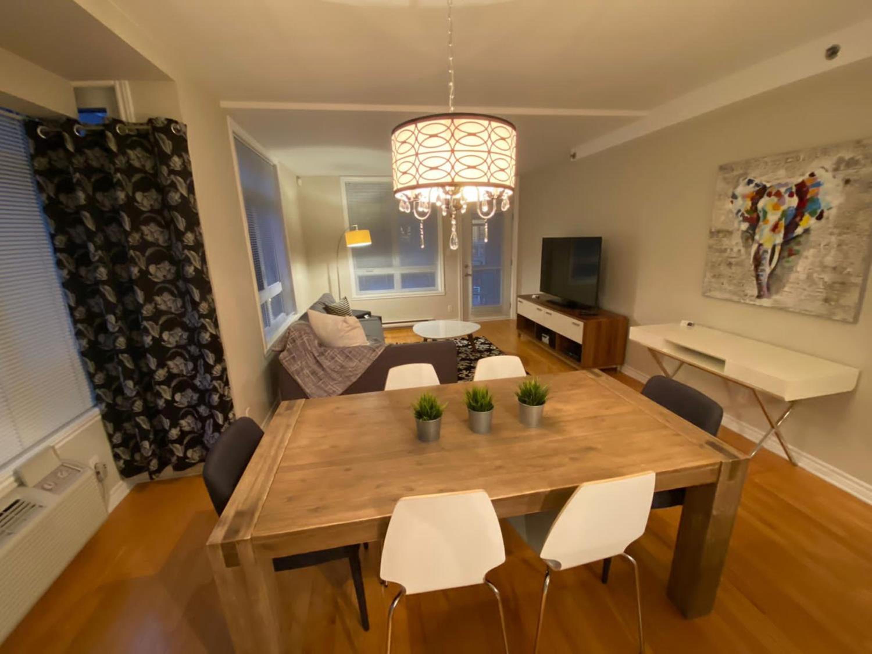ApartHotelMontreal by Les Terrasses Saint Urbain 2225I2